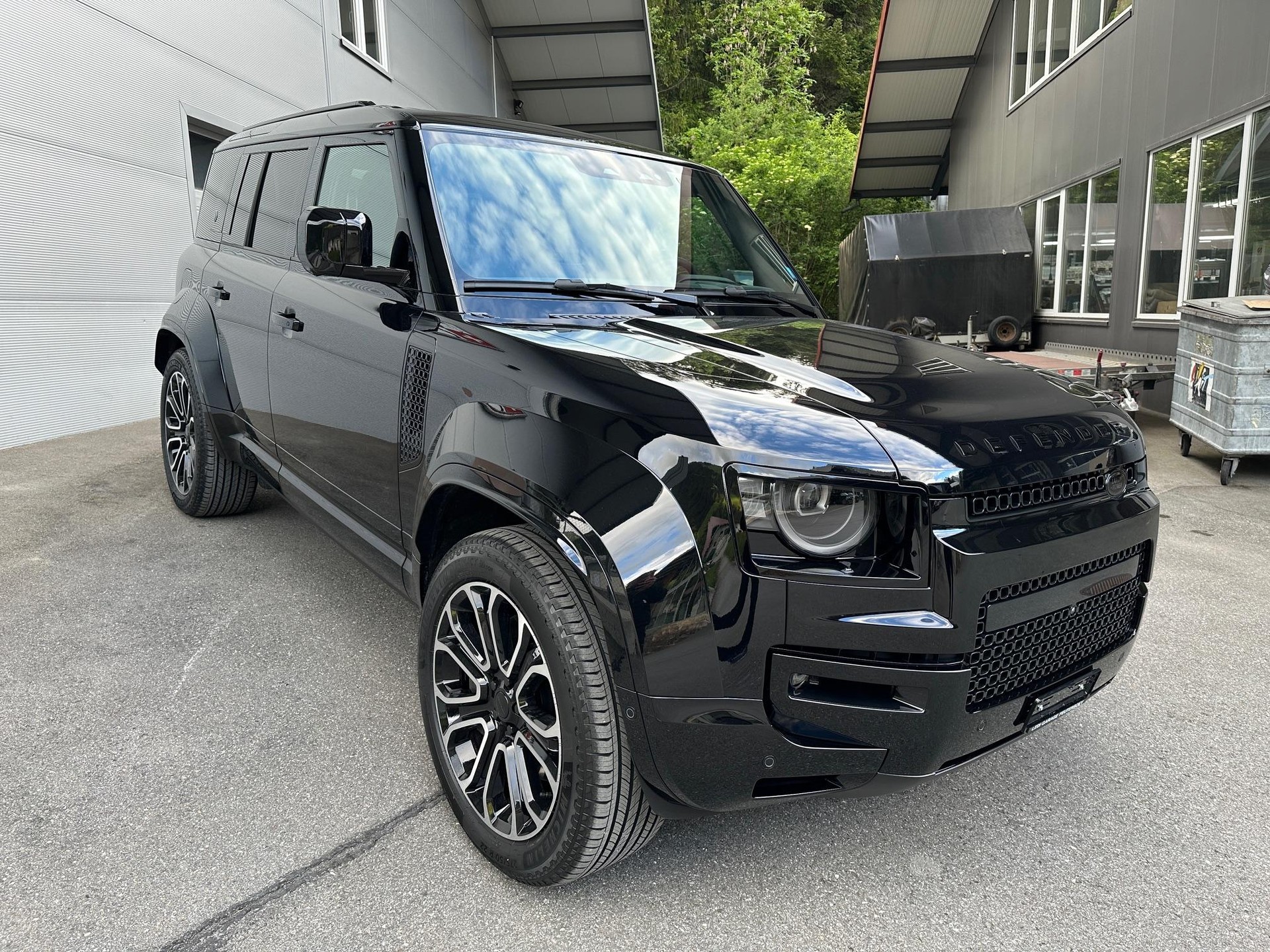LAND ROVER Defender 110 4.4 V8 Octa Black-image-4