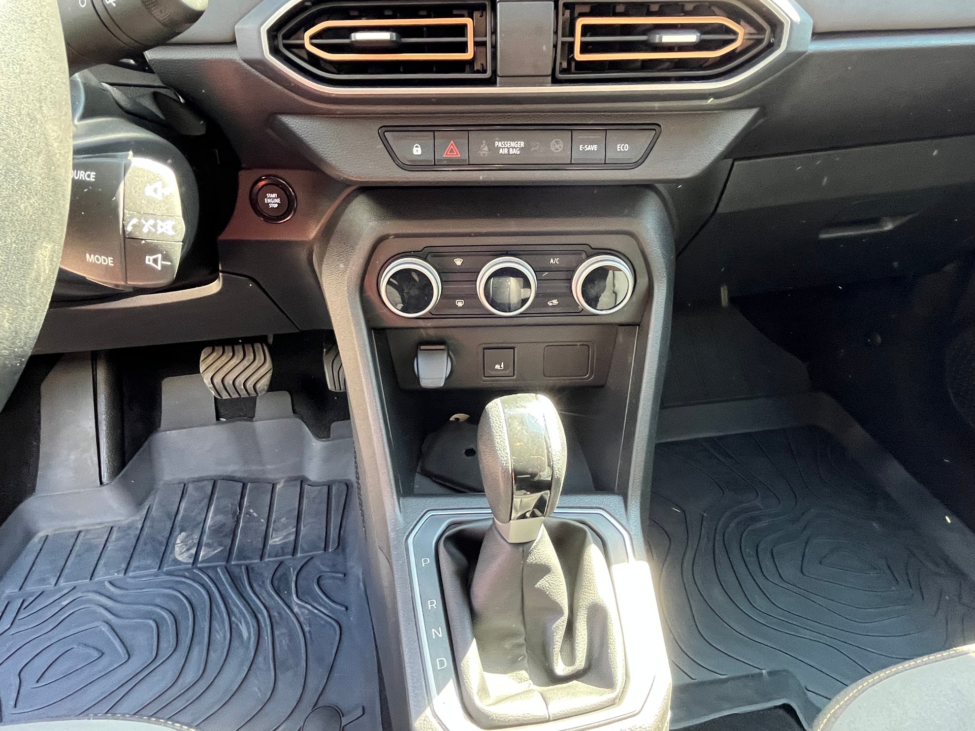 DACIA Jogger HEV 140 Extreme+++FORTLAUFENDE NEUWAGENGARANTIE+++-image-9