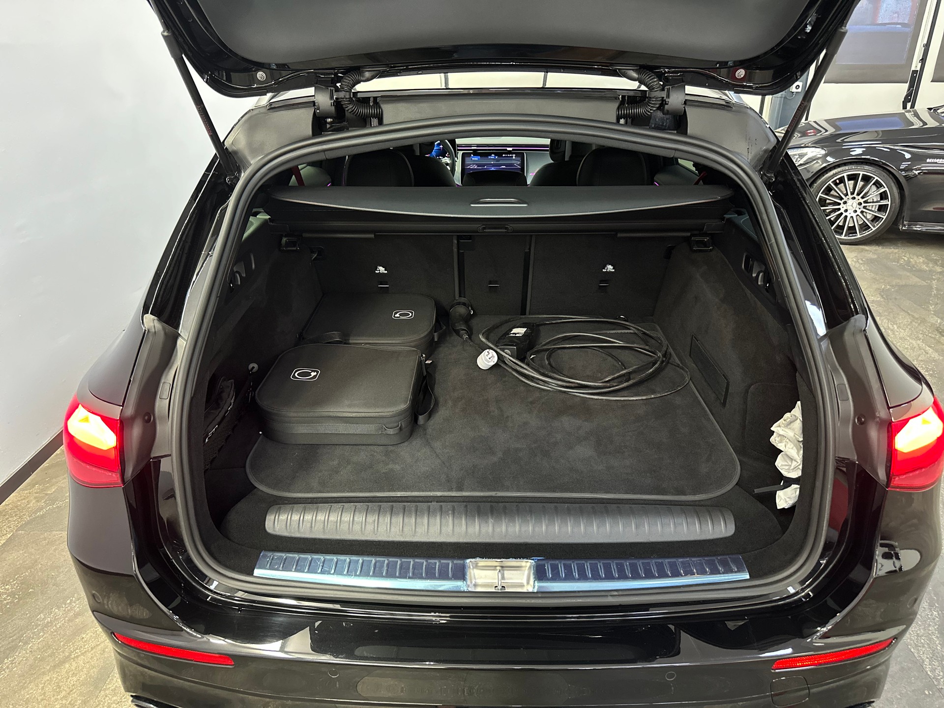 MERCEDES-BENZ E 53 Hybrid T 4Matic+ 9G-Tronic-image-13