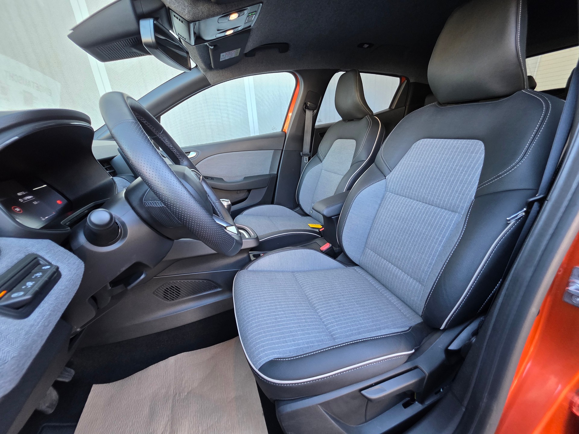 RENAULT Clio 1.0 Techno-image-7
