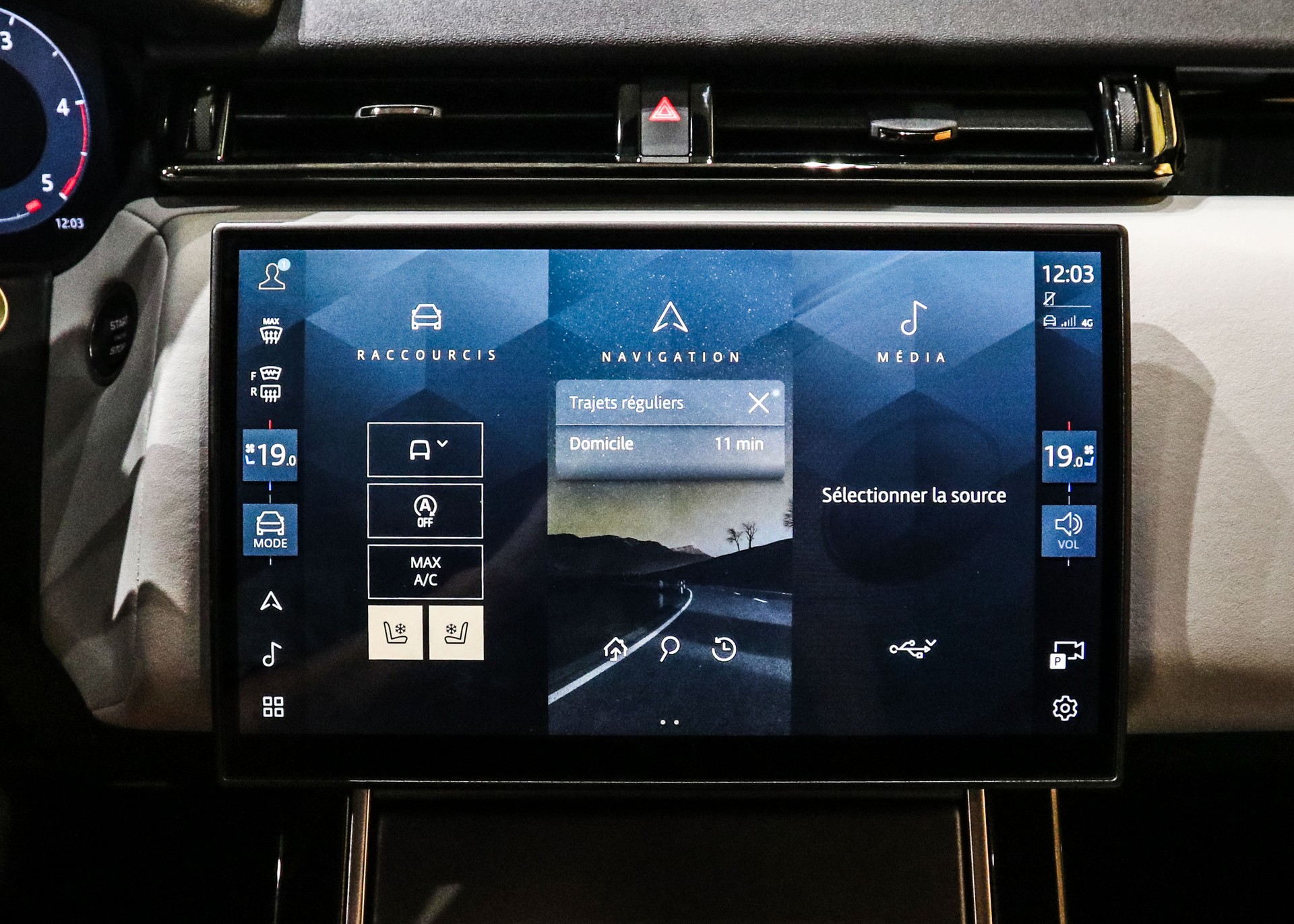LAND ROVER Range Rover Velar D300 I6 MHEV HSE Dynamic-image-18