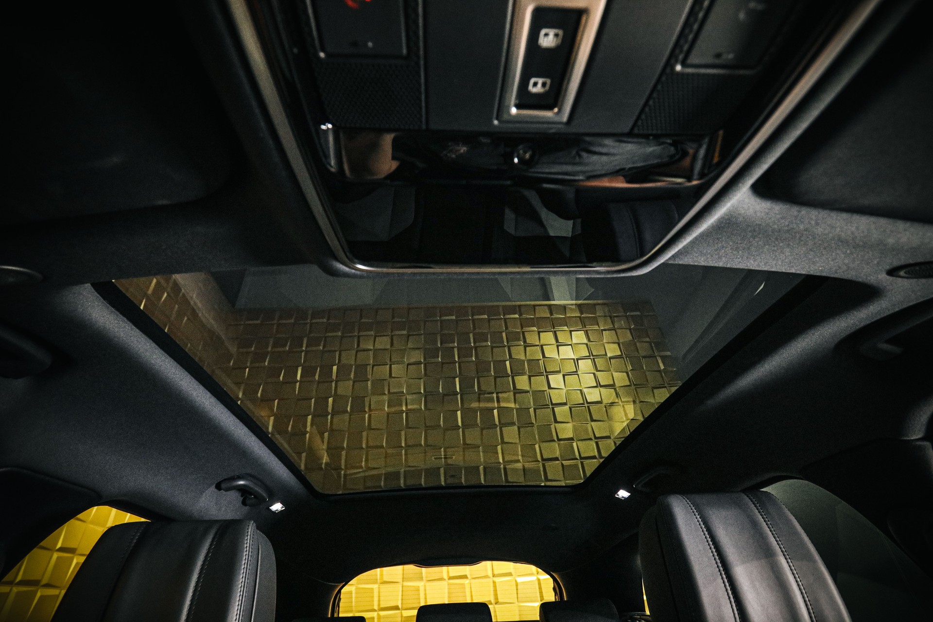 LAND ROVER Range Rover Velar D300 I6 MHEV HSE Dynamic-image-20
