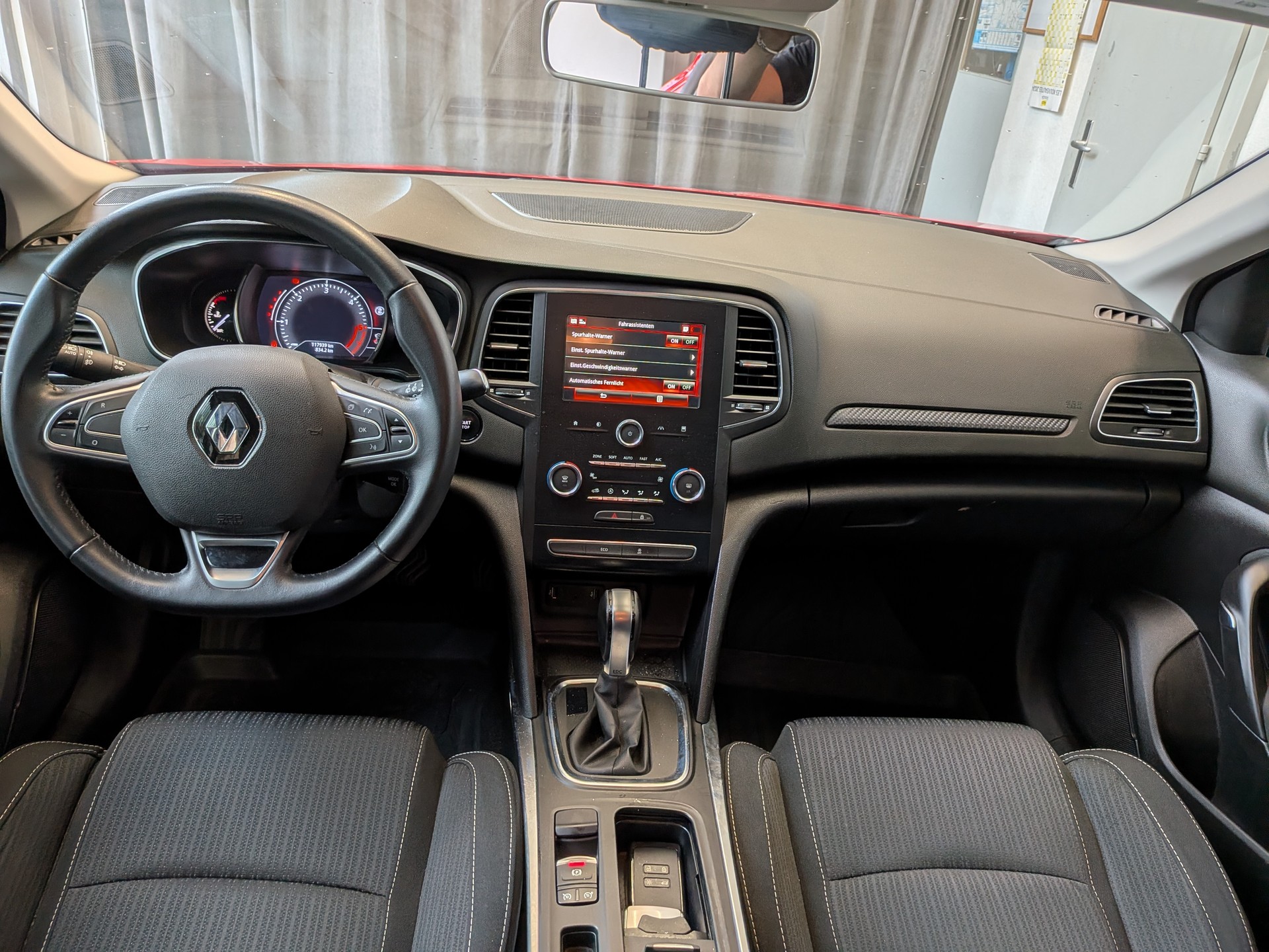 RENAULT Mégane Grandtour 1.5 dCi GT Line EDC-image-8