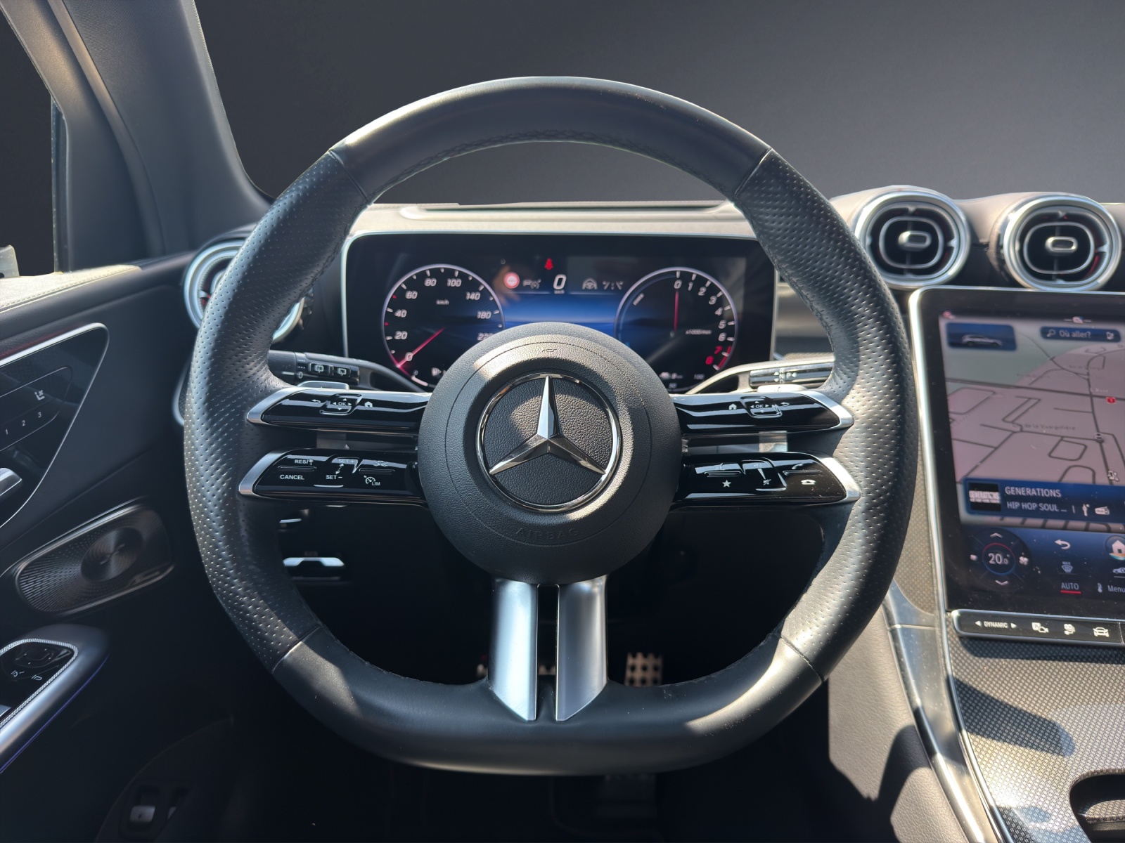 MERCEDES-BENZ GLC 300 e 4Matic 9G-Tronic-image-14