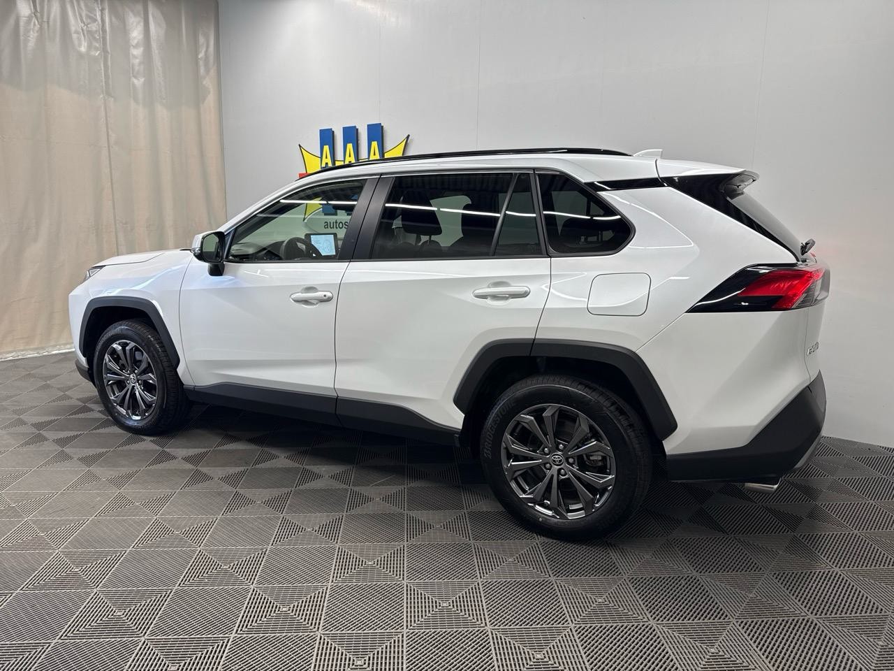 TOYOTA RAV-4 2.5 HSD Luxury Limited 4WD 222HP-showroom-element-1