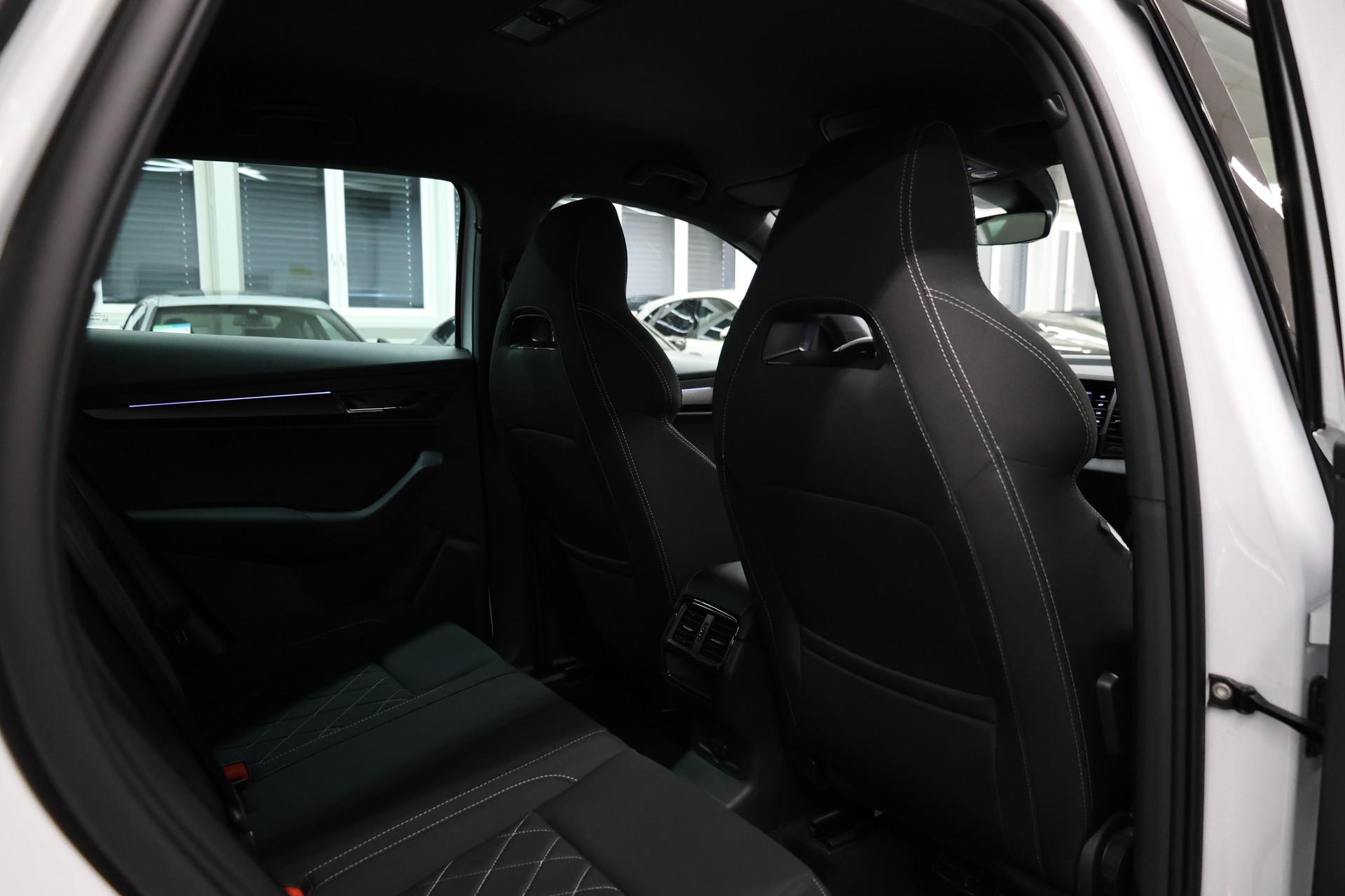 SKODA Karoq 1.5 TSI SportLine DSG-image-23