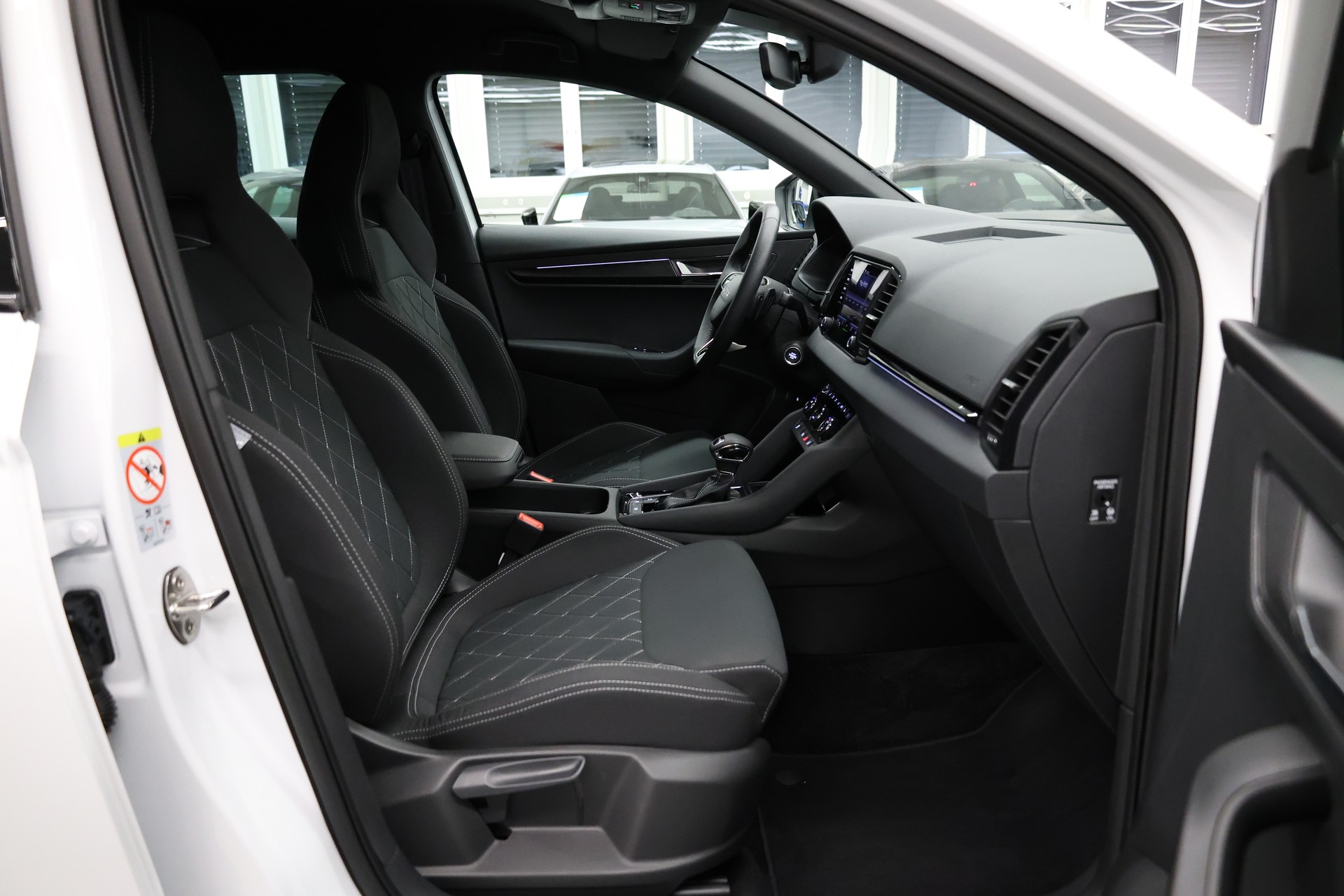 SKODA Karoq 1.5 TSI SportLine DSG-image-15