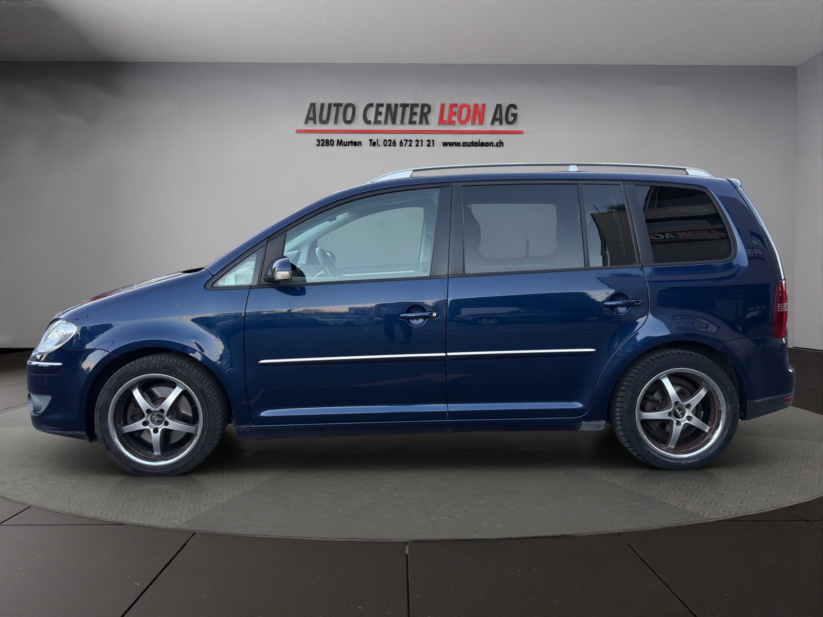 VW Touran 2.0 TDI Highline-showroom-element-2