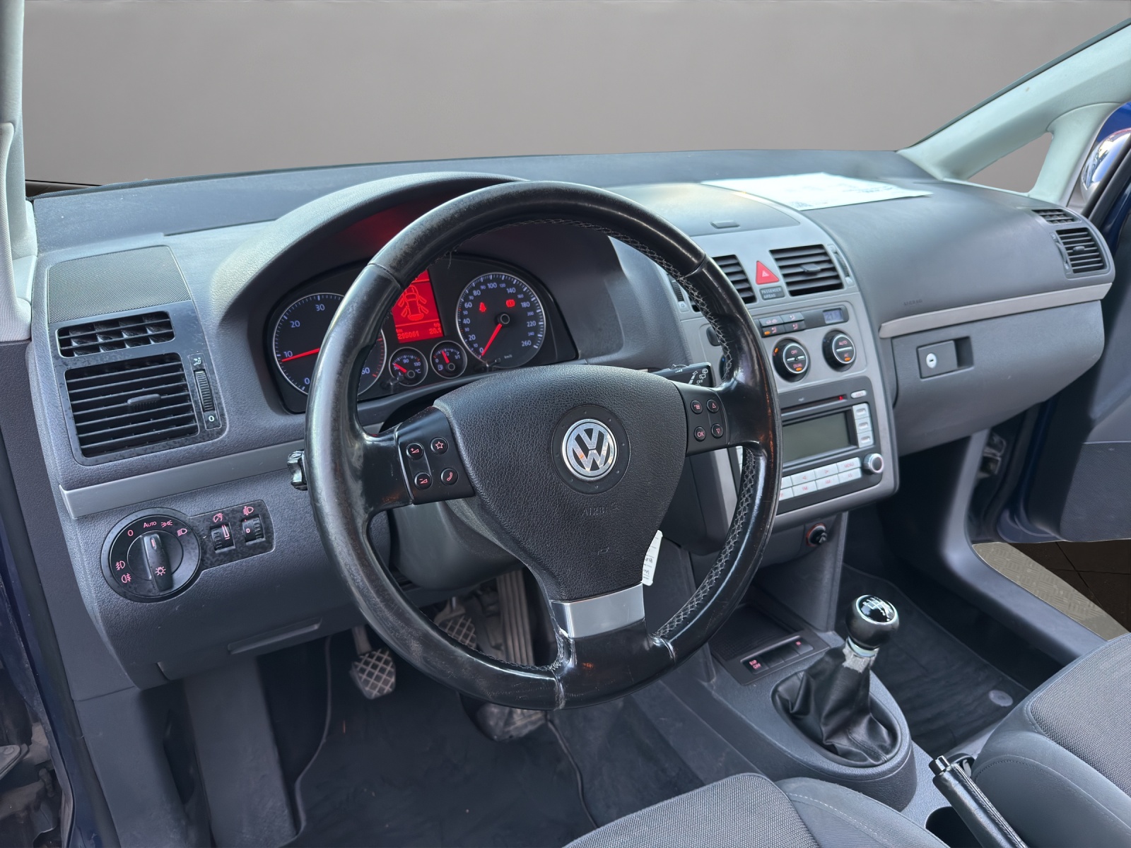 VW Touran 2.0 TDI Highline-image-9