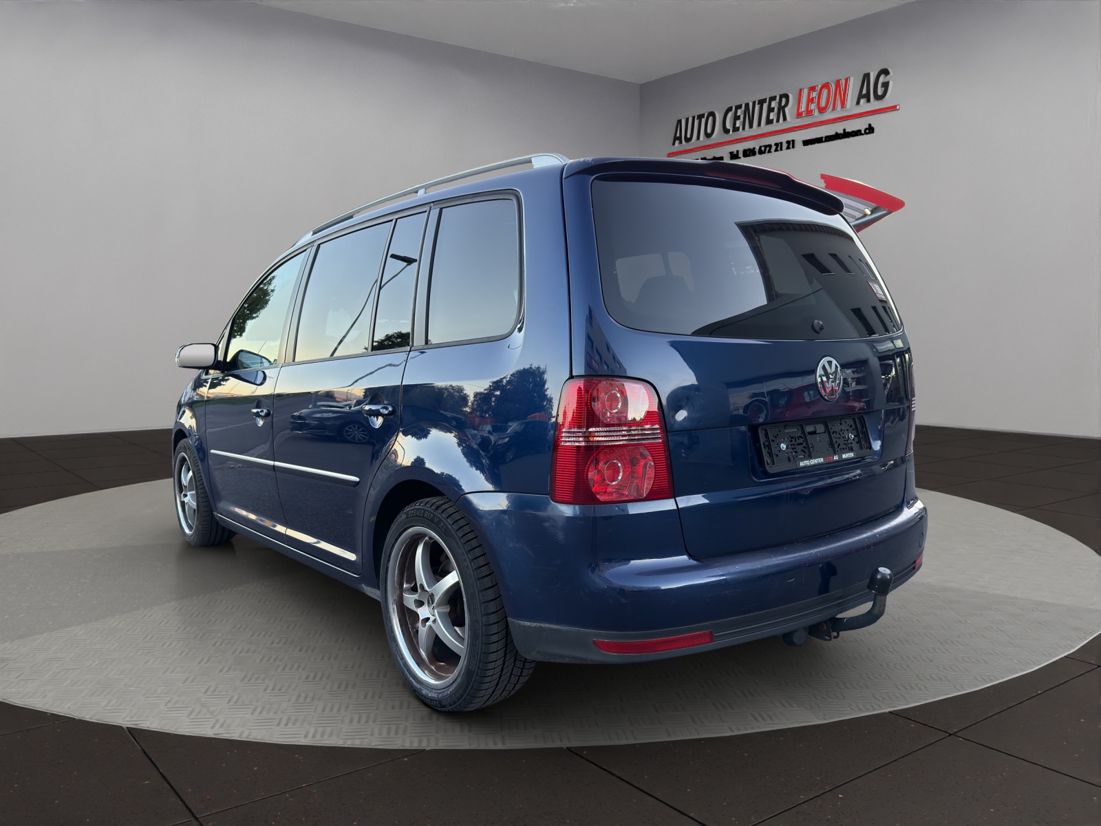 VW Touran 2.0 TDI Highline-showroom-element-3