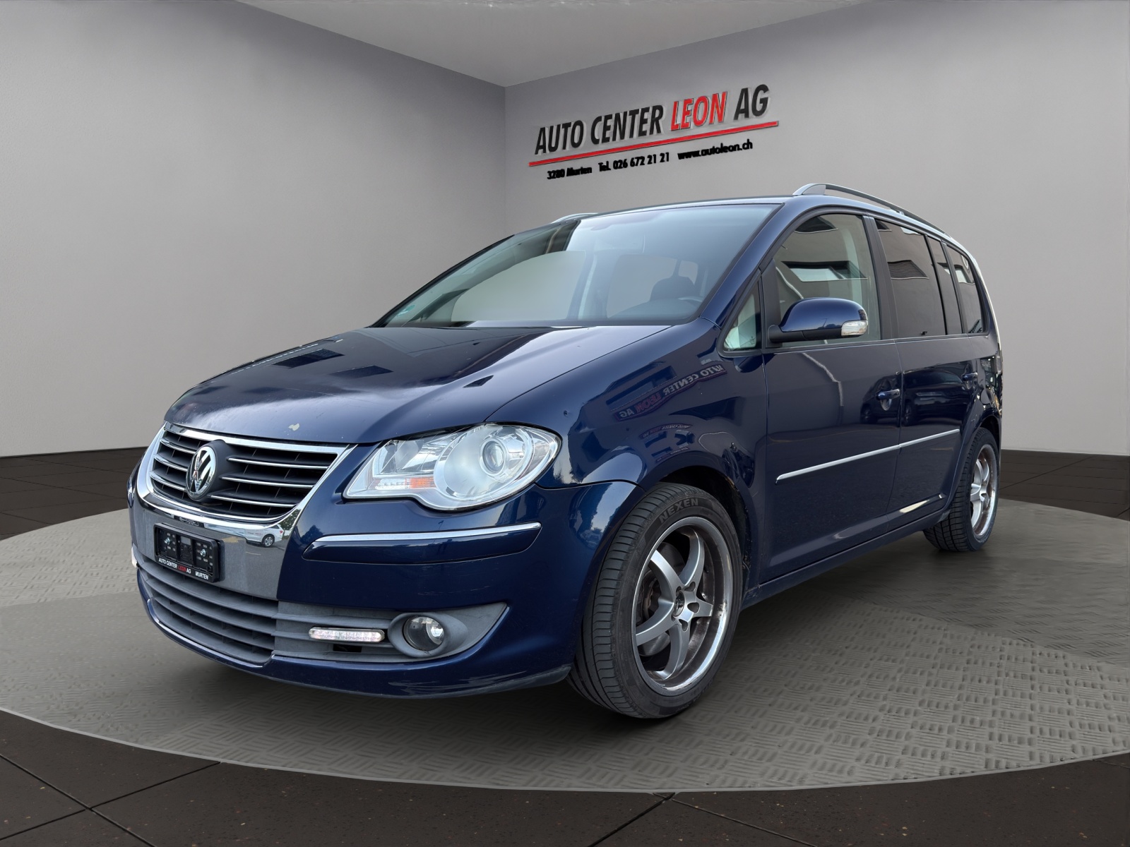 VW Touran 2.0 TDI Highline-showroom-element-1
