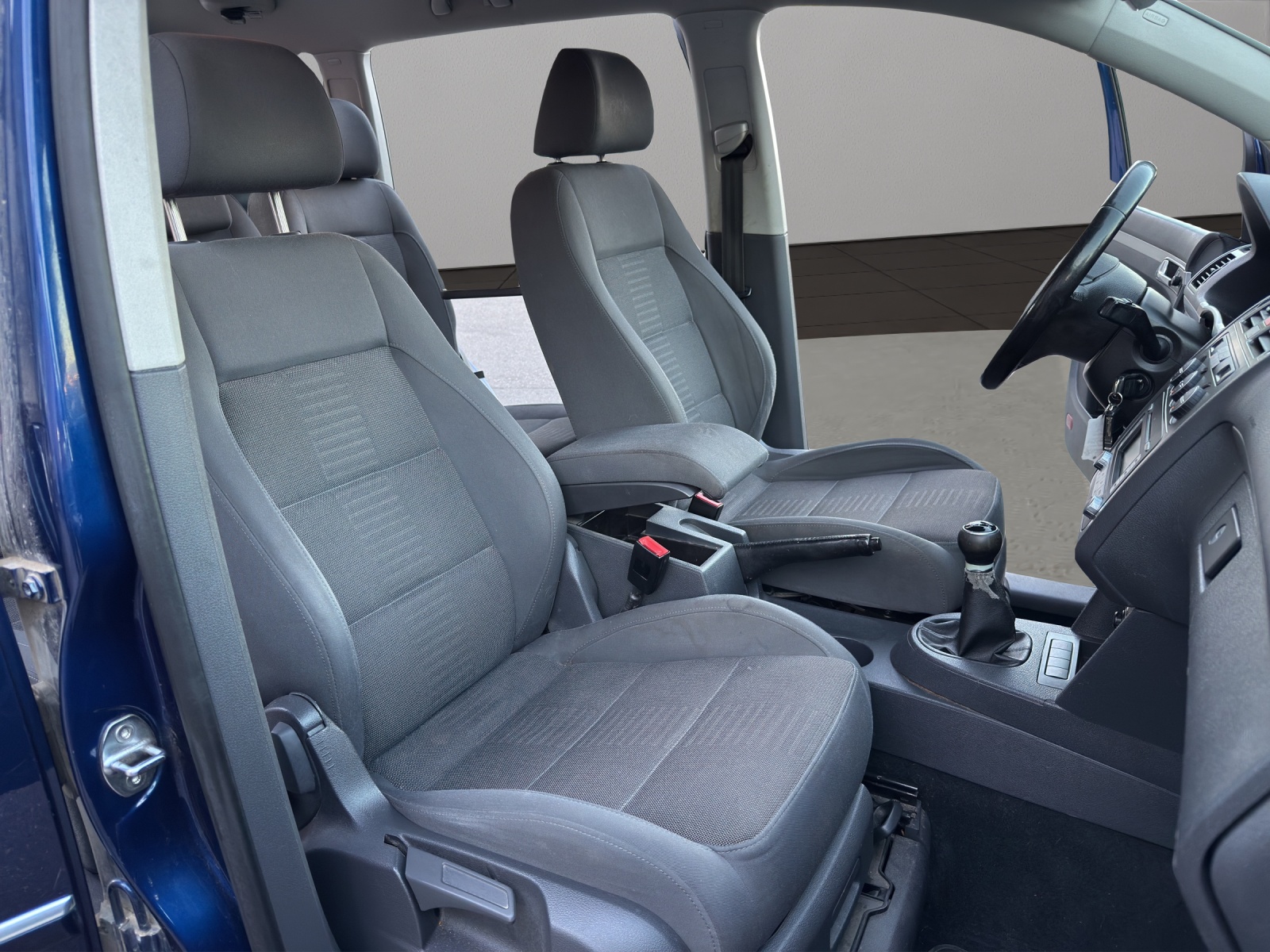 VW Touran 2.0 TDI Highline-image-16