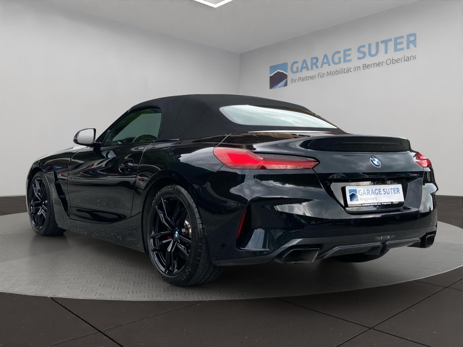 BMW Z4 M40i-showroom-element-2