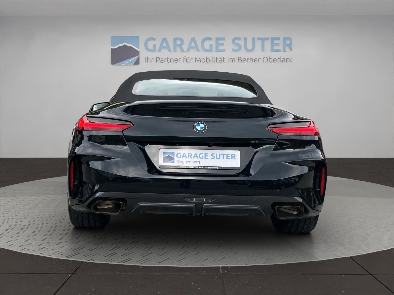 BMW Z4 M40i-showroom-element-3