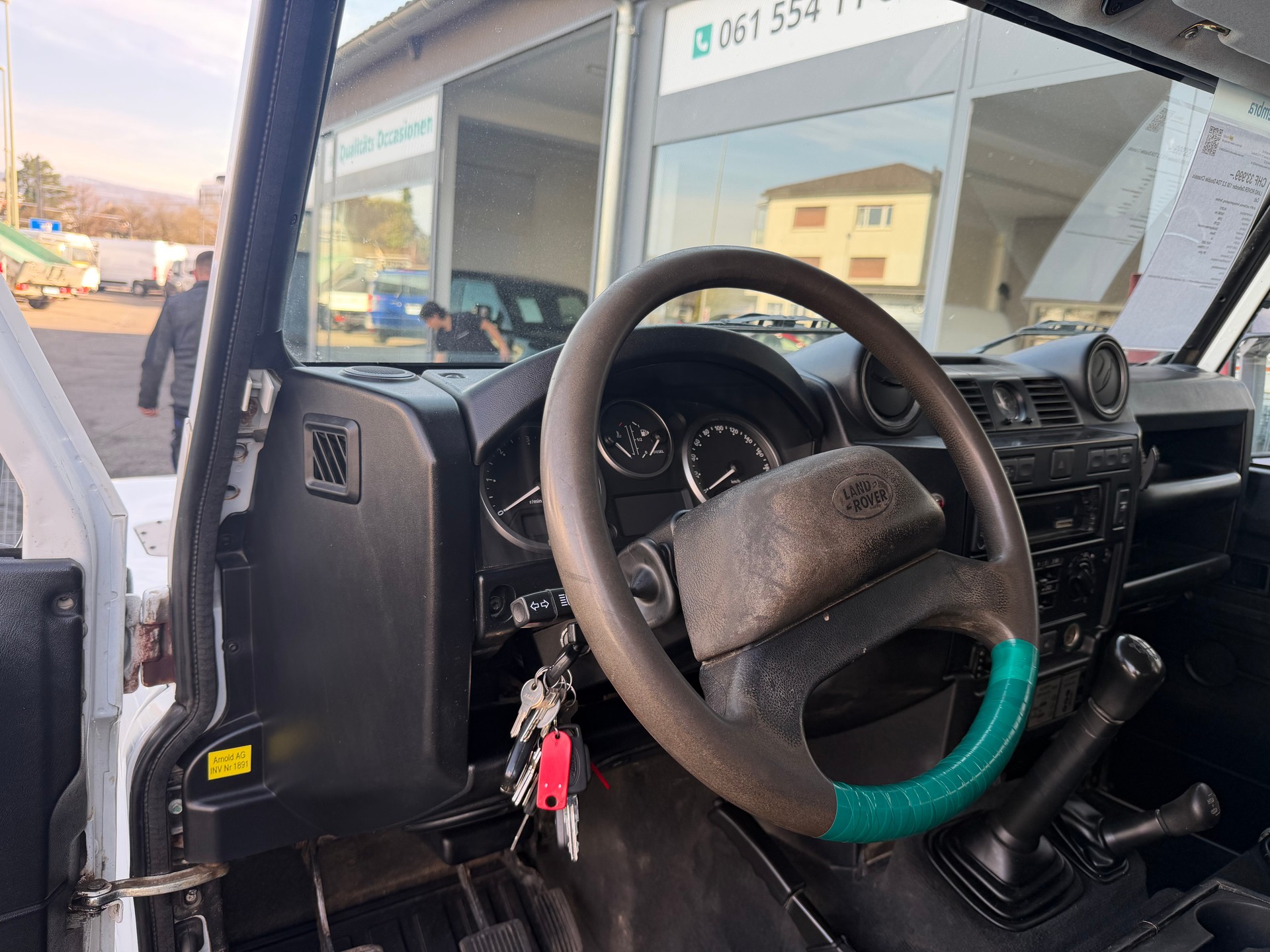 LAND ROVER Defender 130 2.2 TD4 Double Chassis Cab-image-15