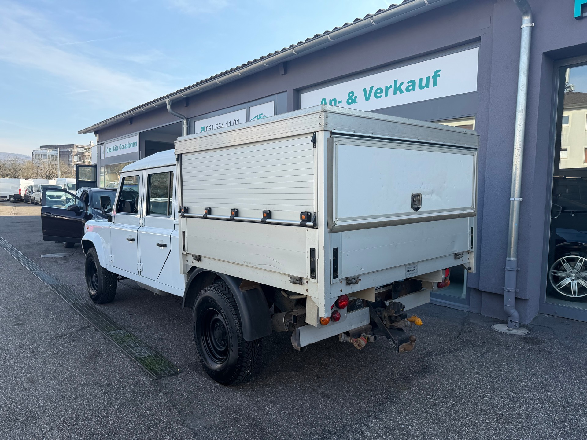 LAND ROVER Defender 130 2.2 TD4 Double Chassis Cab-showroom-element-2