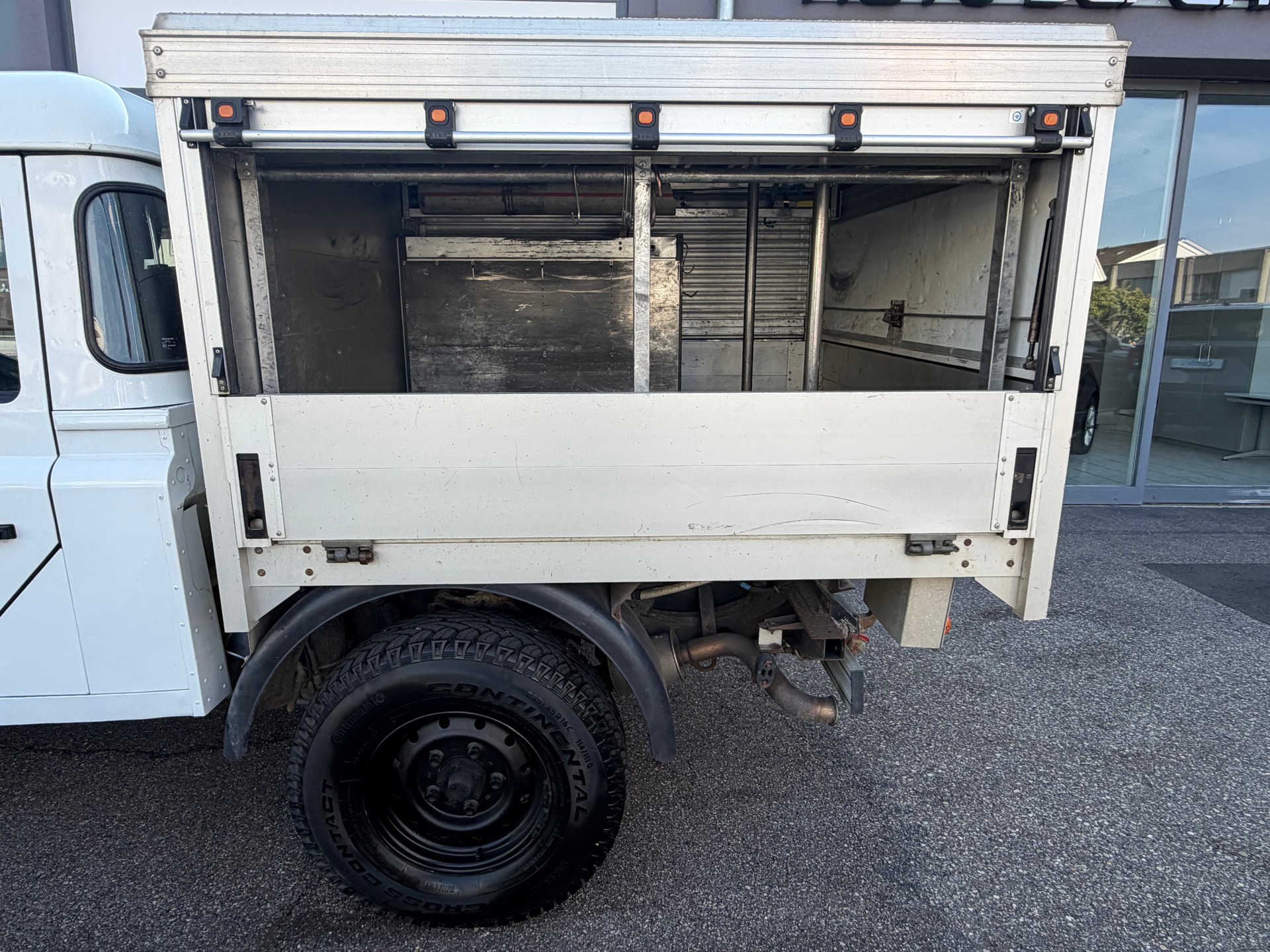 LAND ROVER Defender 130 2.2 TD4 Double Chassis Cab-image-6