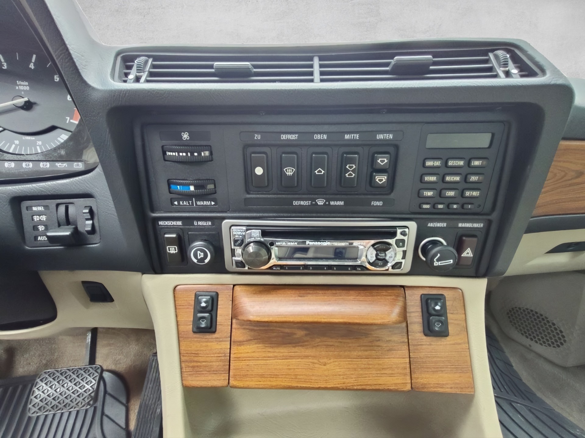 BMW 745i A Turbo-image-9