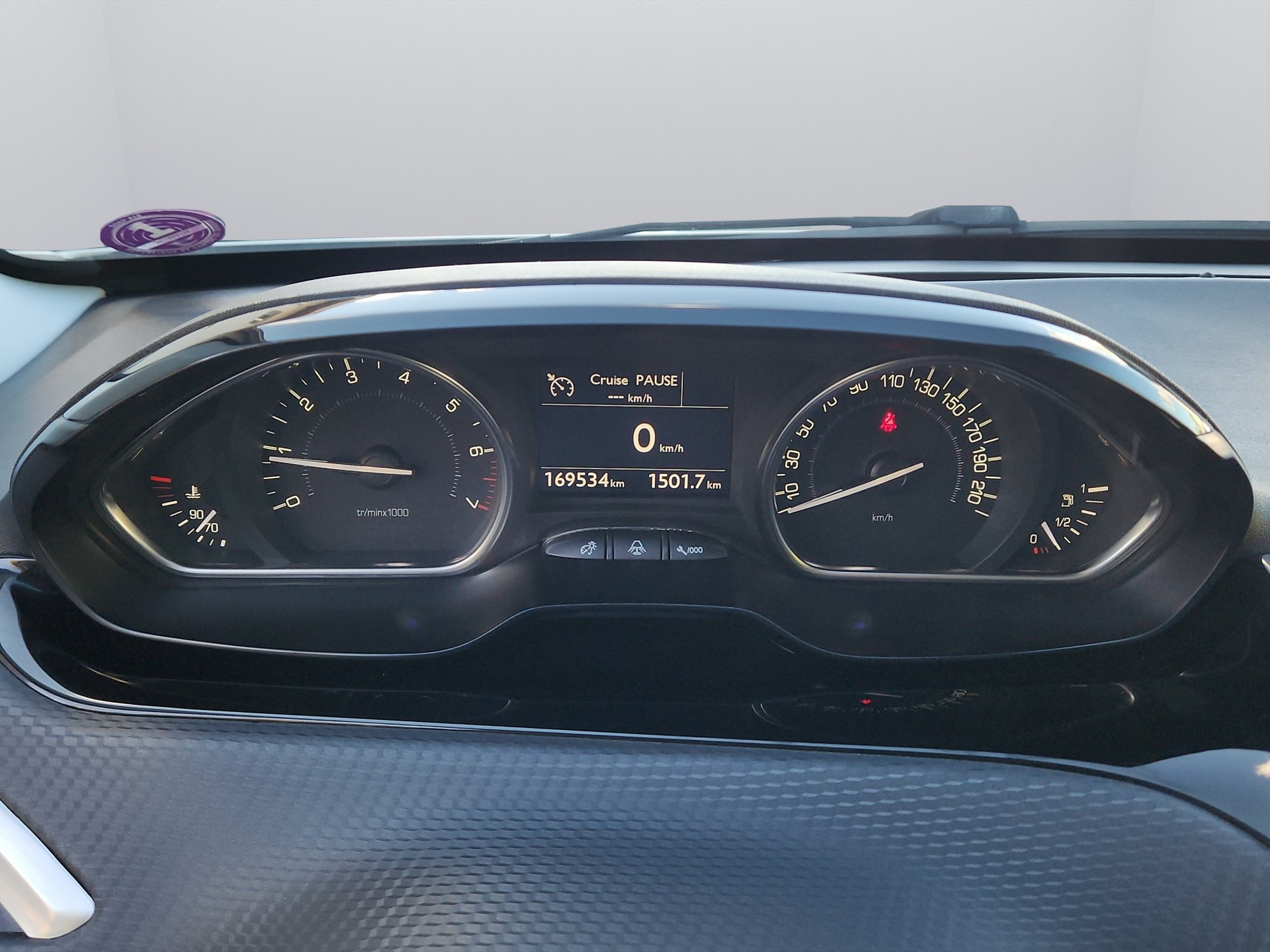 PEUGEOT 2008 1.2 PureTech Allure-image-8