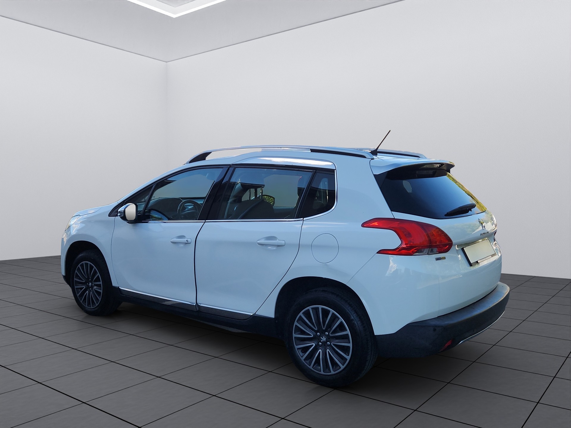 PEUGEOT 2008 1.2 PureTech Allure-showroom-element-3