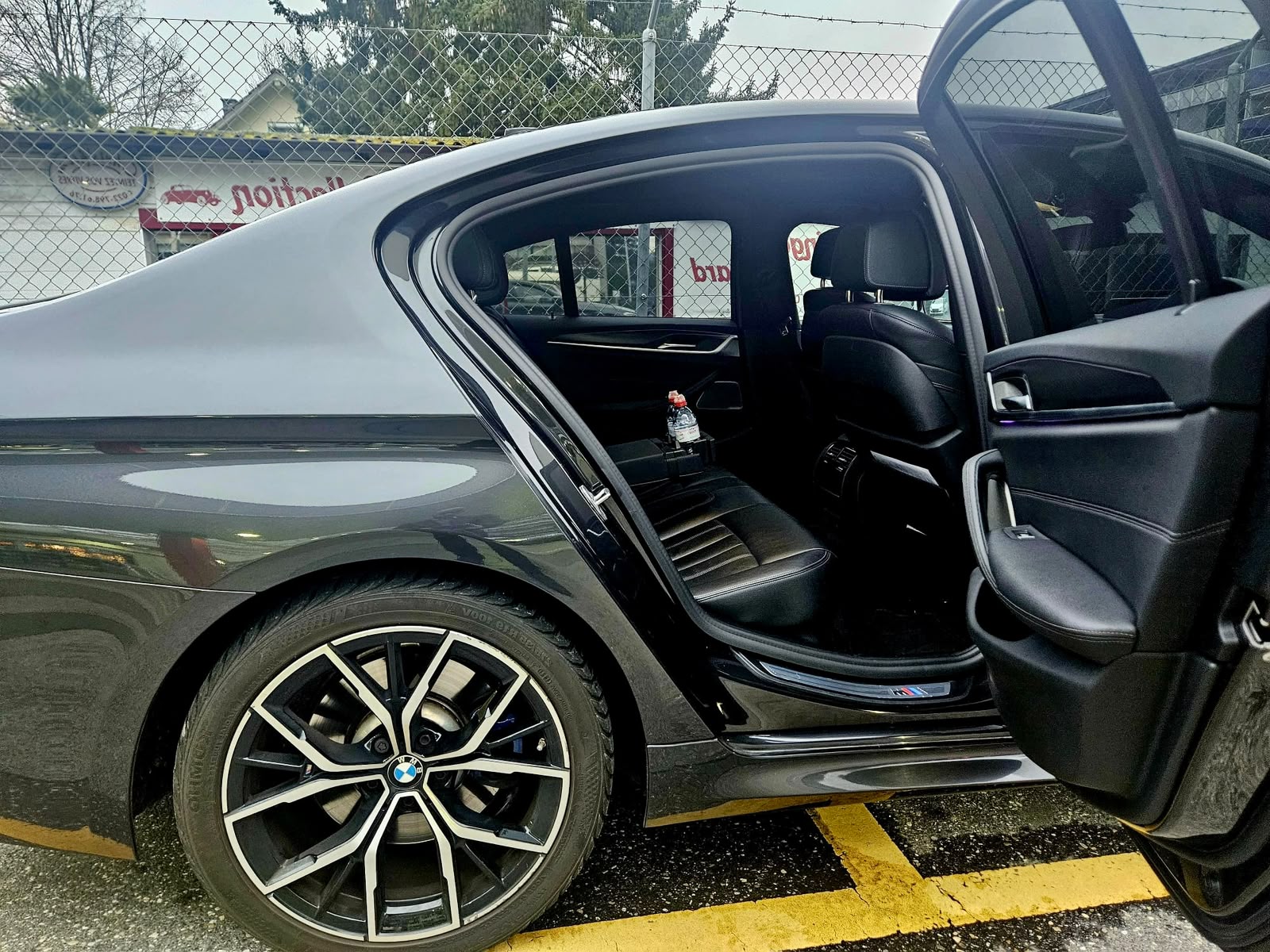 BMW 530e xDrive Pure M sport Steptronic-image-4