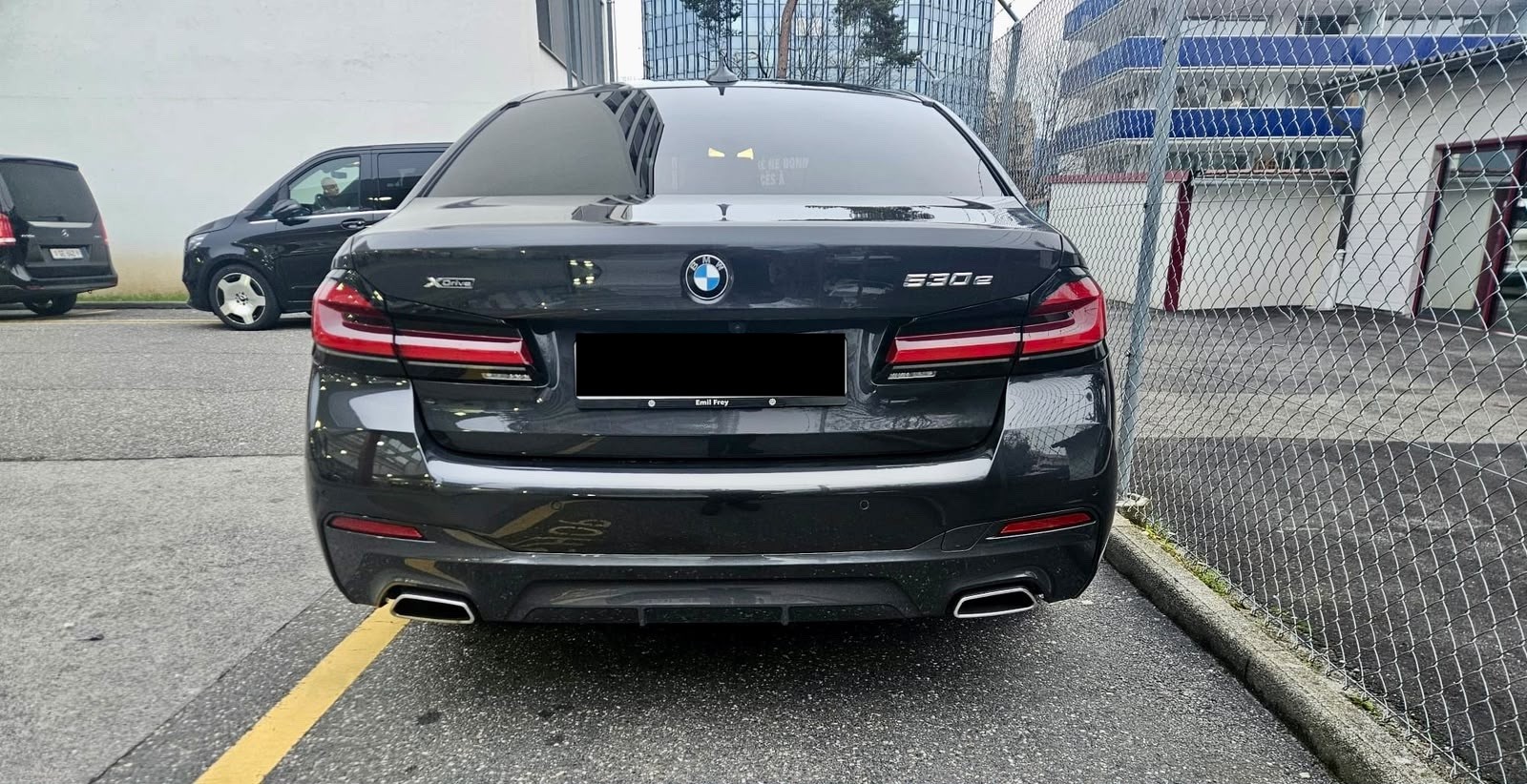 BMW 530e xDrive Pure M sport Steptronic-image-2