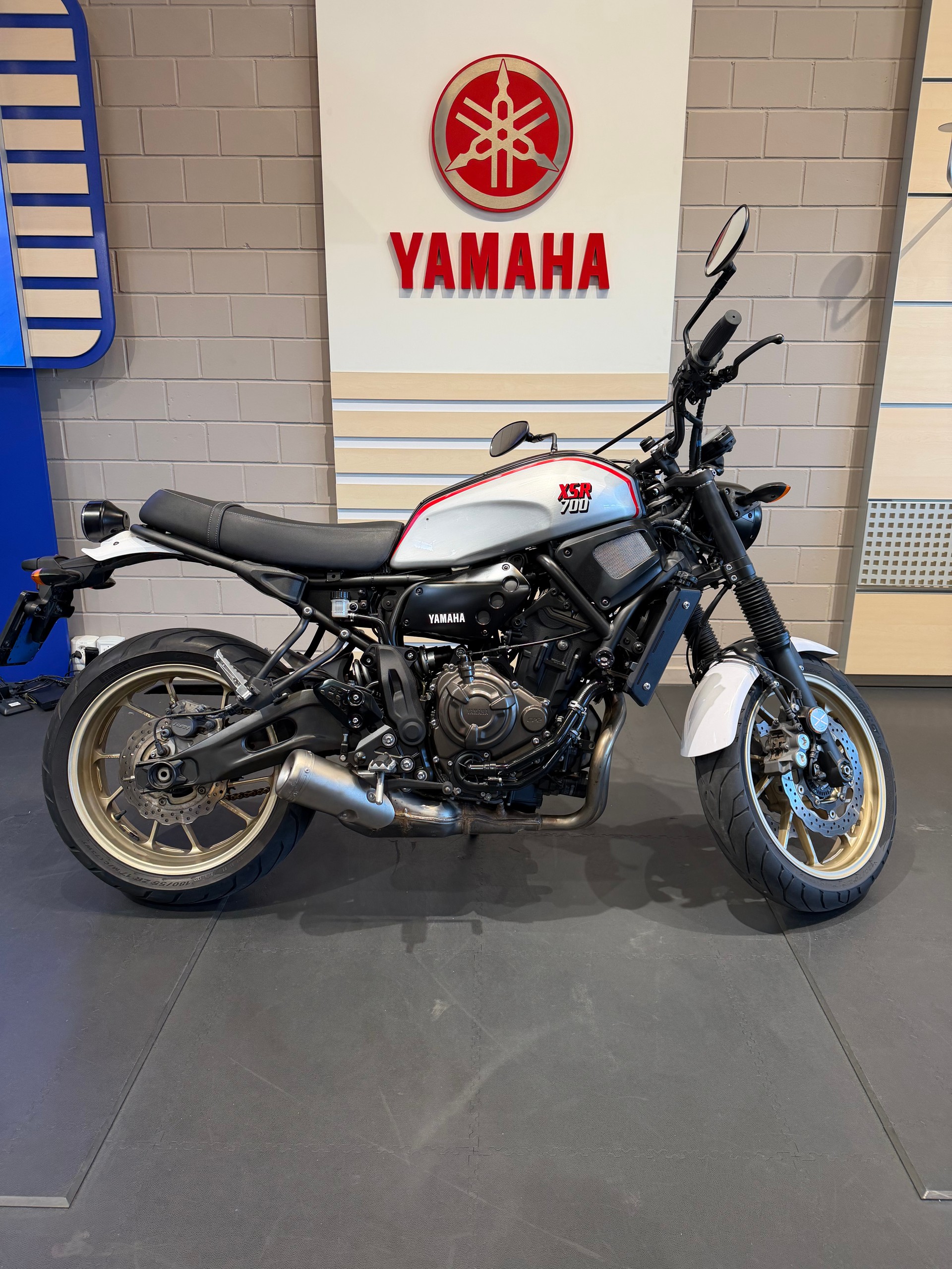 YAMAHA XSR 700 XTribute (35kW)-image-1