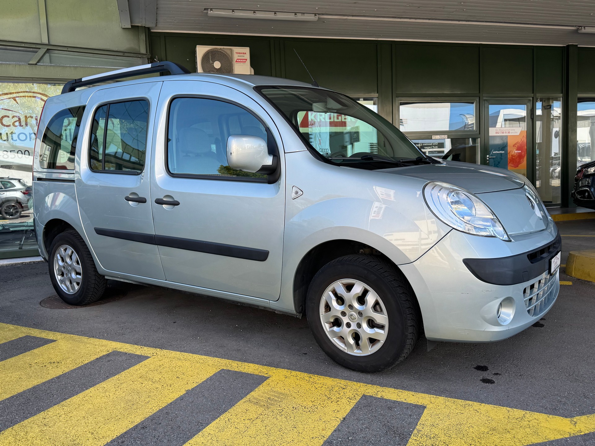 RENAULT Kangoo 1.6 16V Privilège*Behindertengerecht mit Rampe für Rollstuhl*