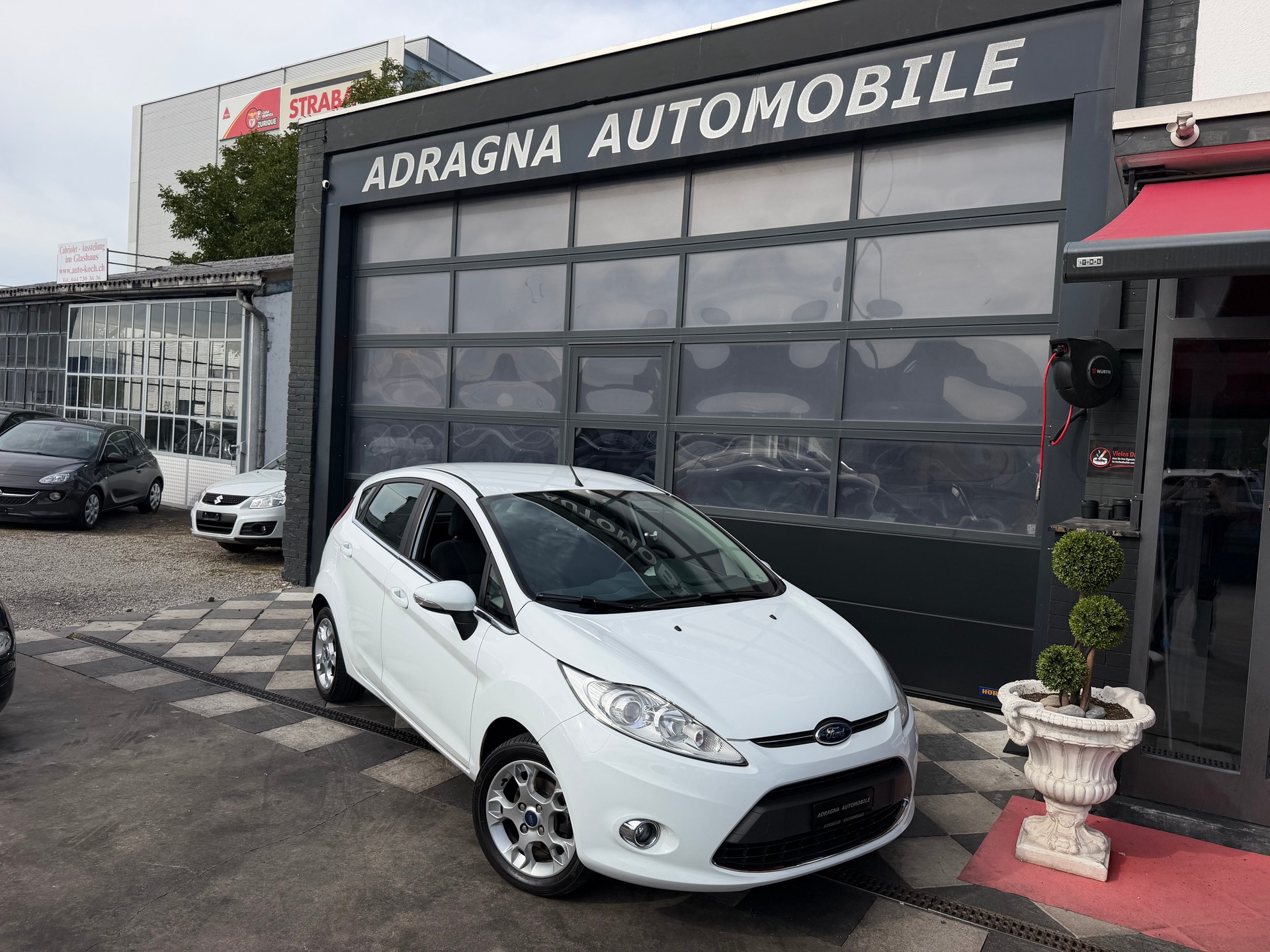 FORD Fiesta 1.4 16V Titanium-showroom-element-1