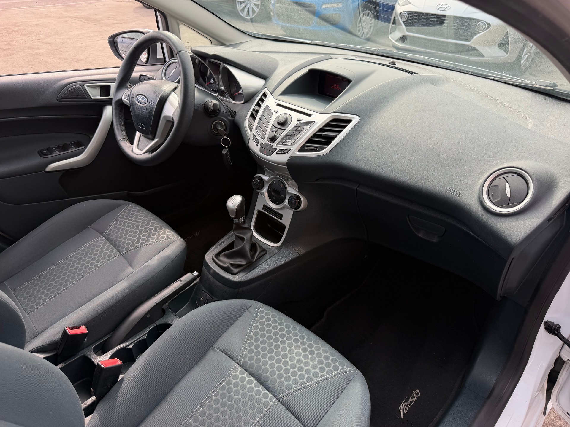 FORD Fiesta 1.4 16V Titanium-image-15