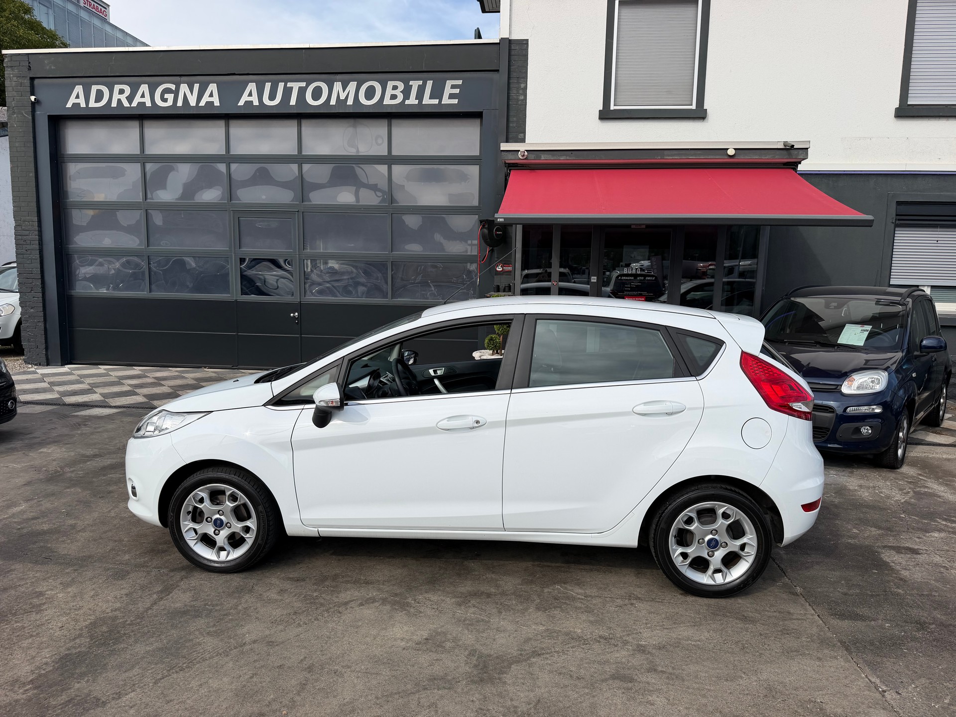 FORD Fiesta 1.4 16V Titanium-showroom-element-3