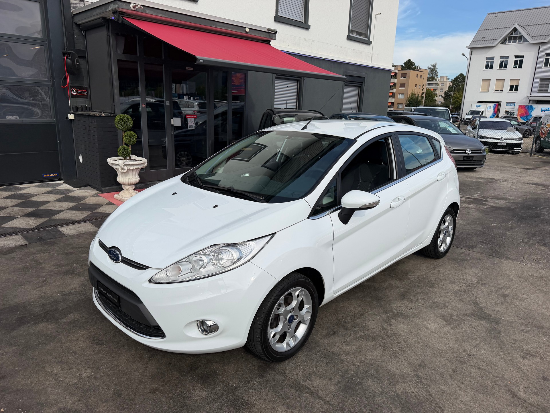 FORD Fiesta 1.4 16V Titanium-showroom-element-2