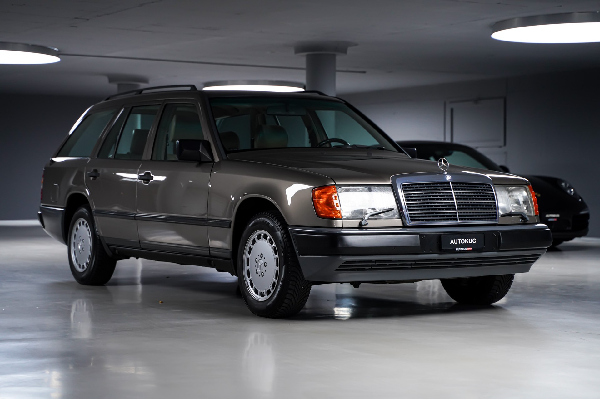 MERCEDES-BENZ 300 TE 4-Matic-showroom-element-2