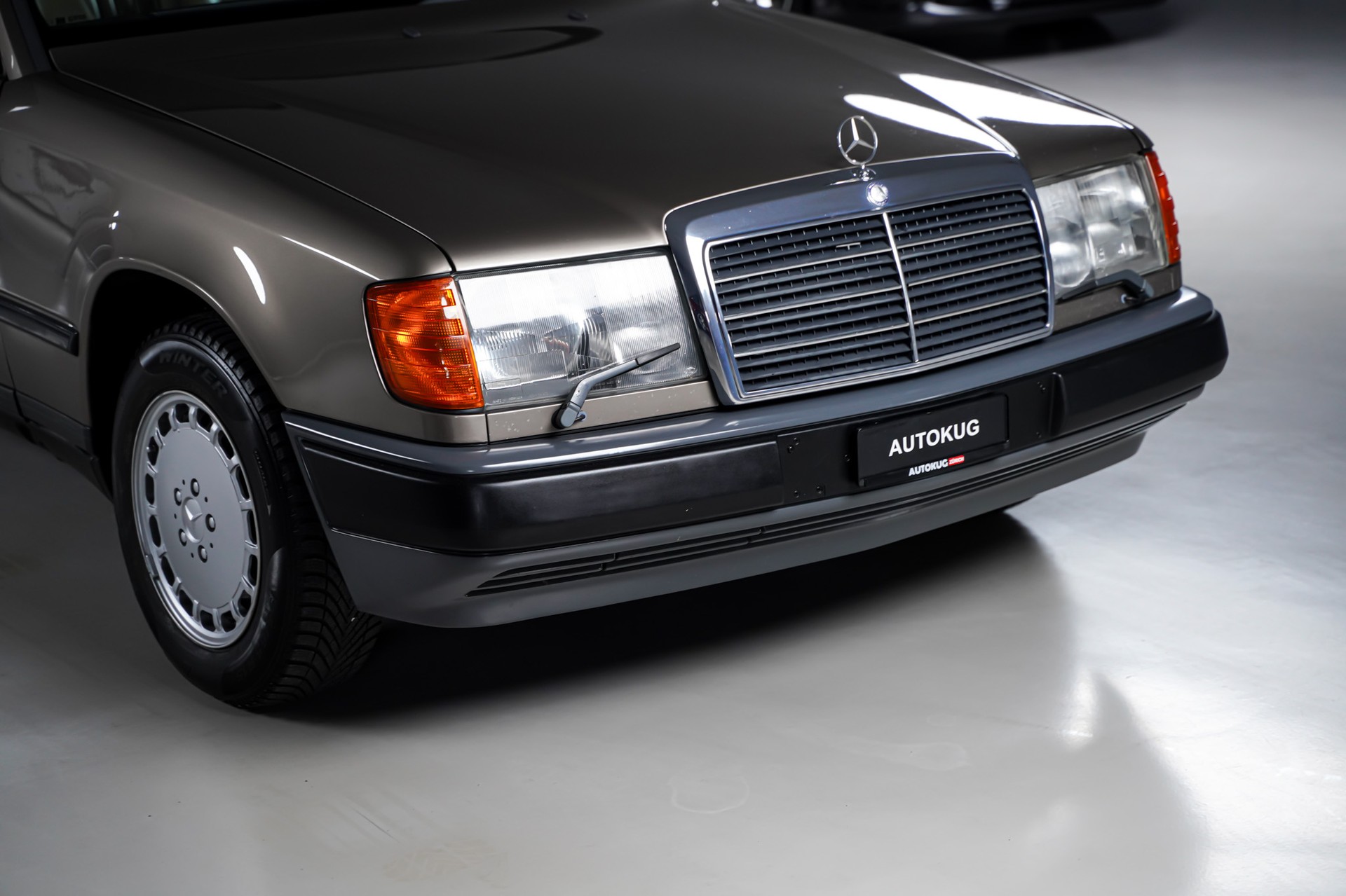 MERCEDES-BENZ 300 TE 4-Matic-showroom-element-3