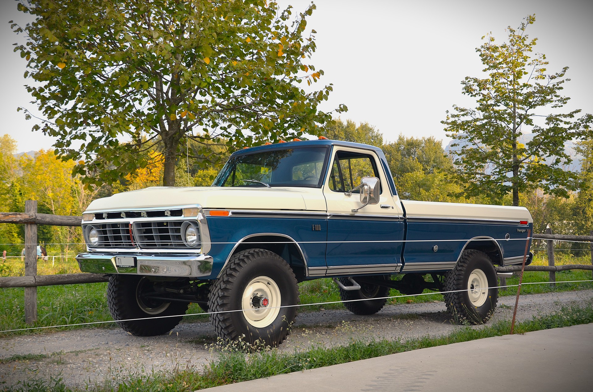 FORD F100 RANGER XLT 4X4 "HIGHBOY"