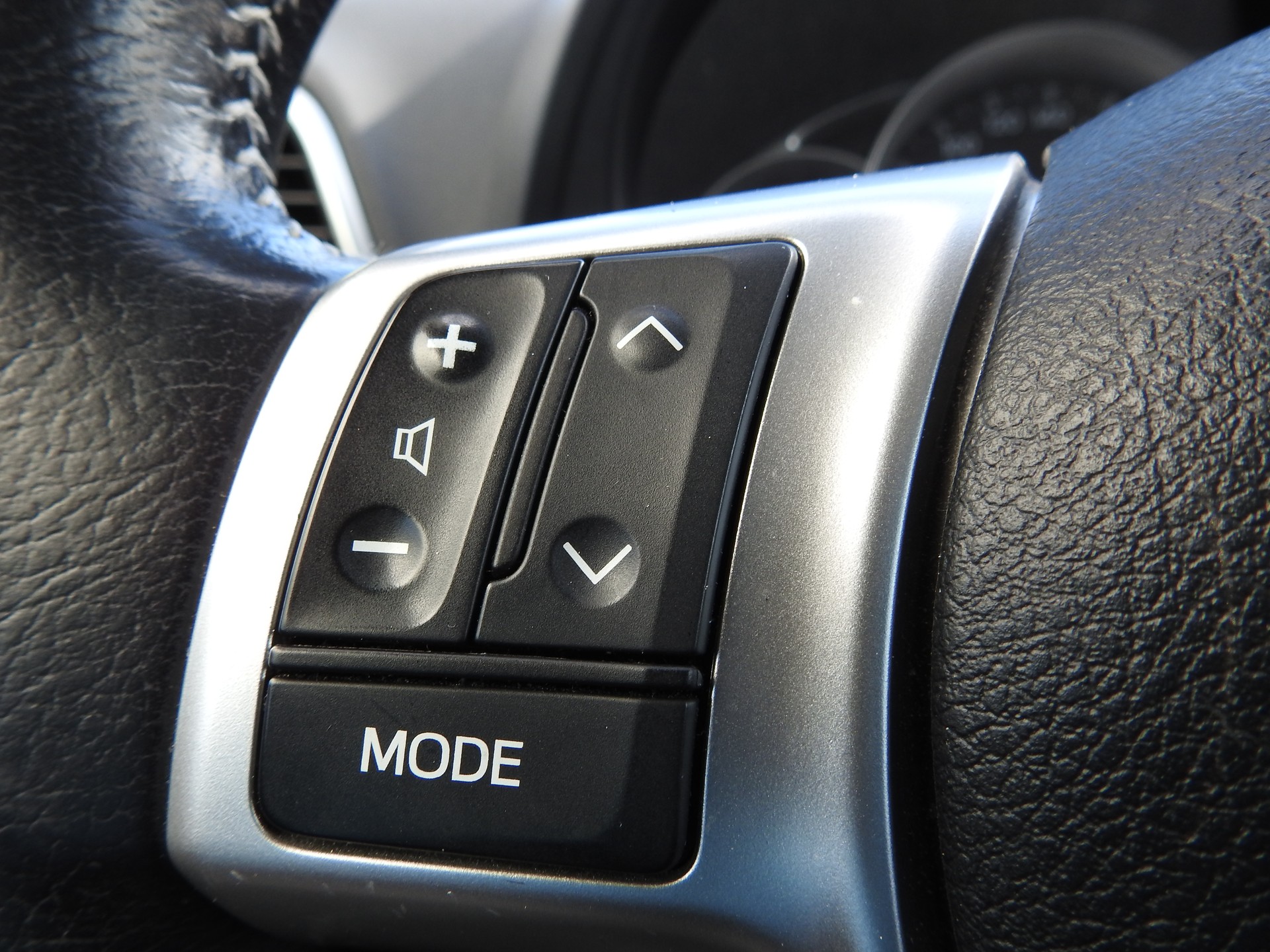 TOYOTA Verso-S 1.33 Linea Trend Multidrive S-image-24