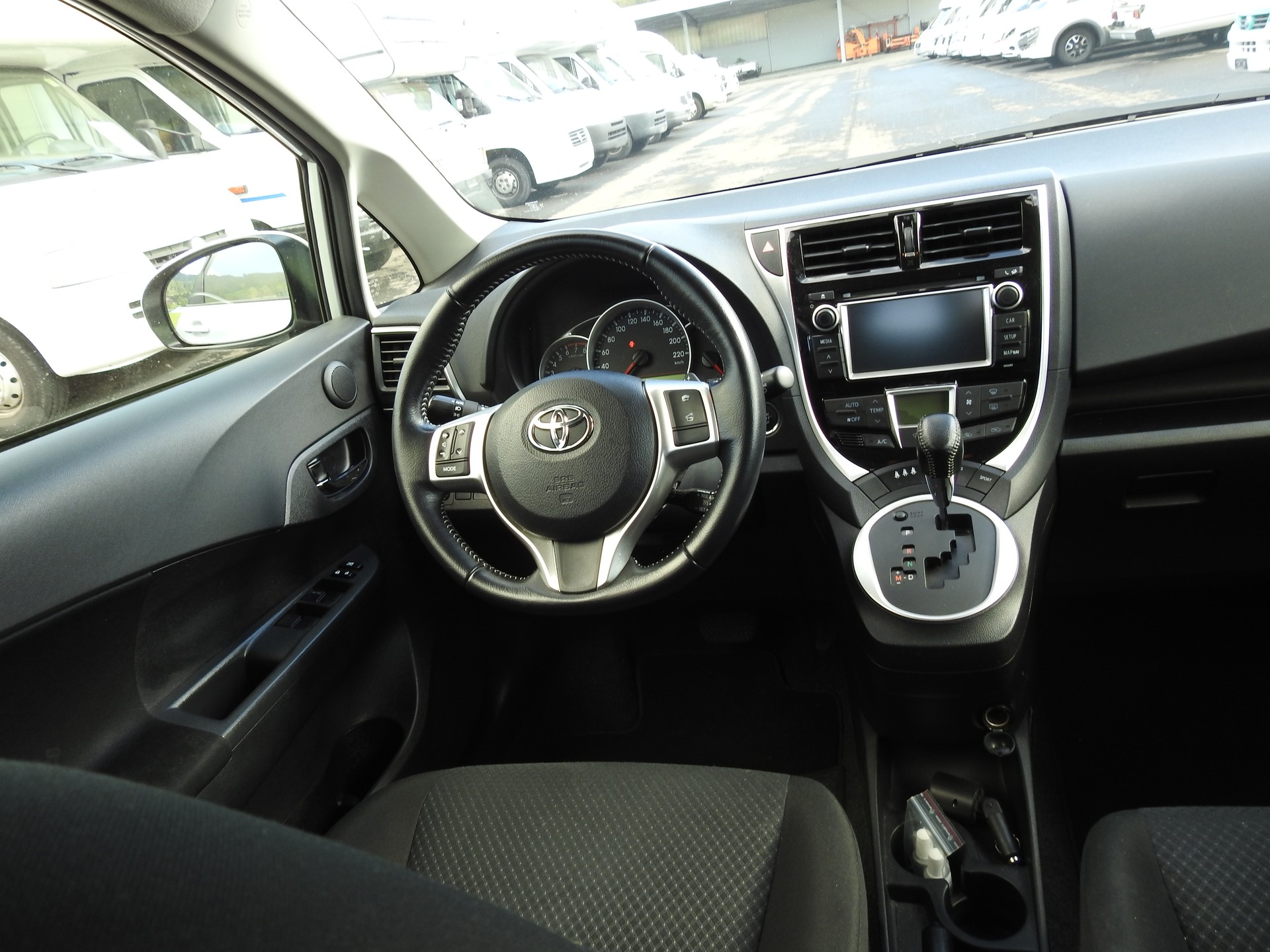 TOYOTA Verso-S 1.33 Linea Trend Multidrive S-image-18