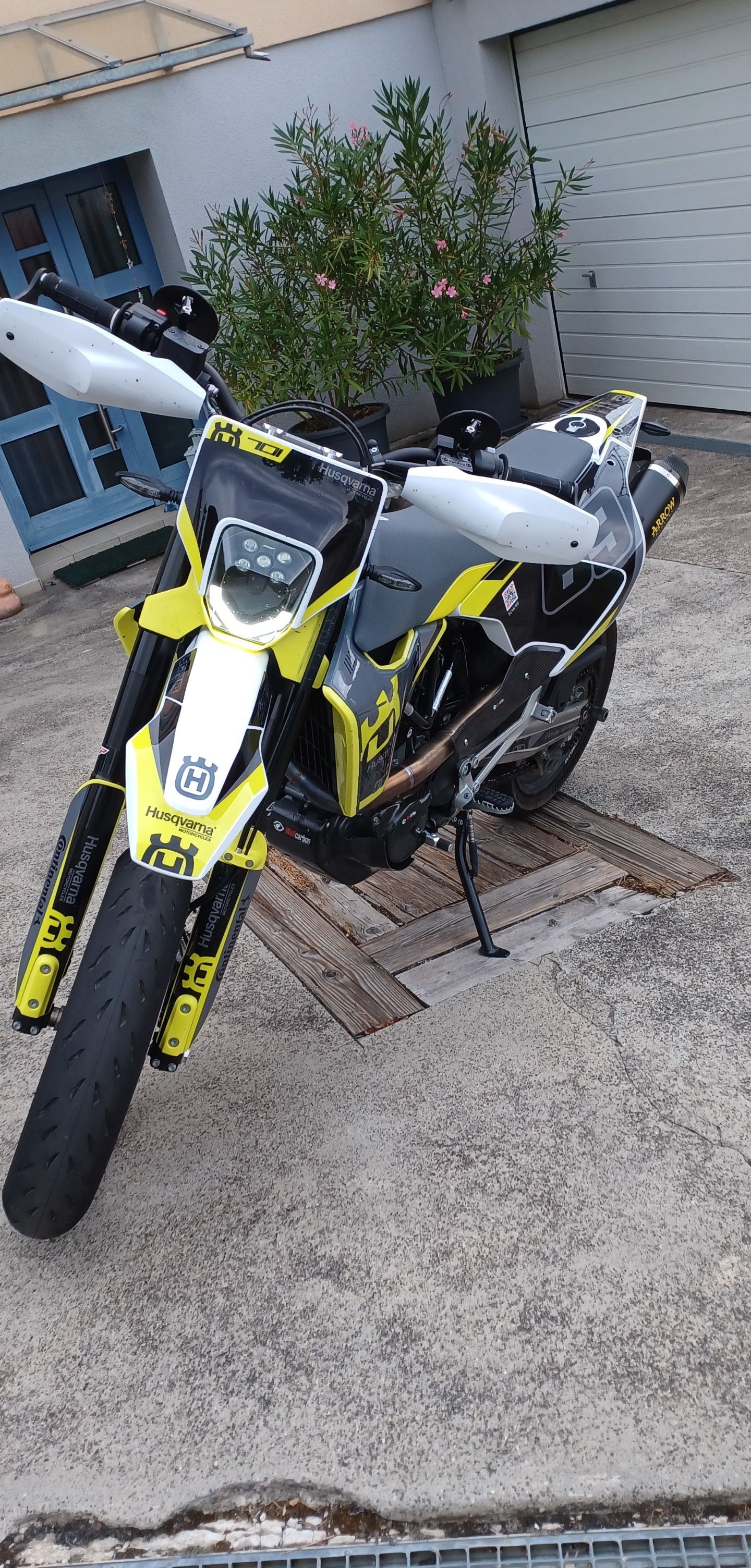 HUSQVARNA 701 Supermoto-image-5