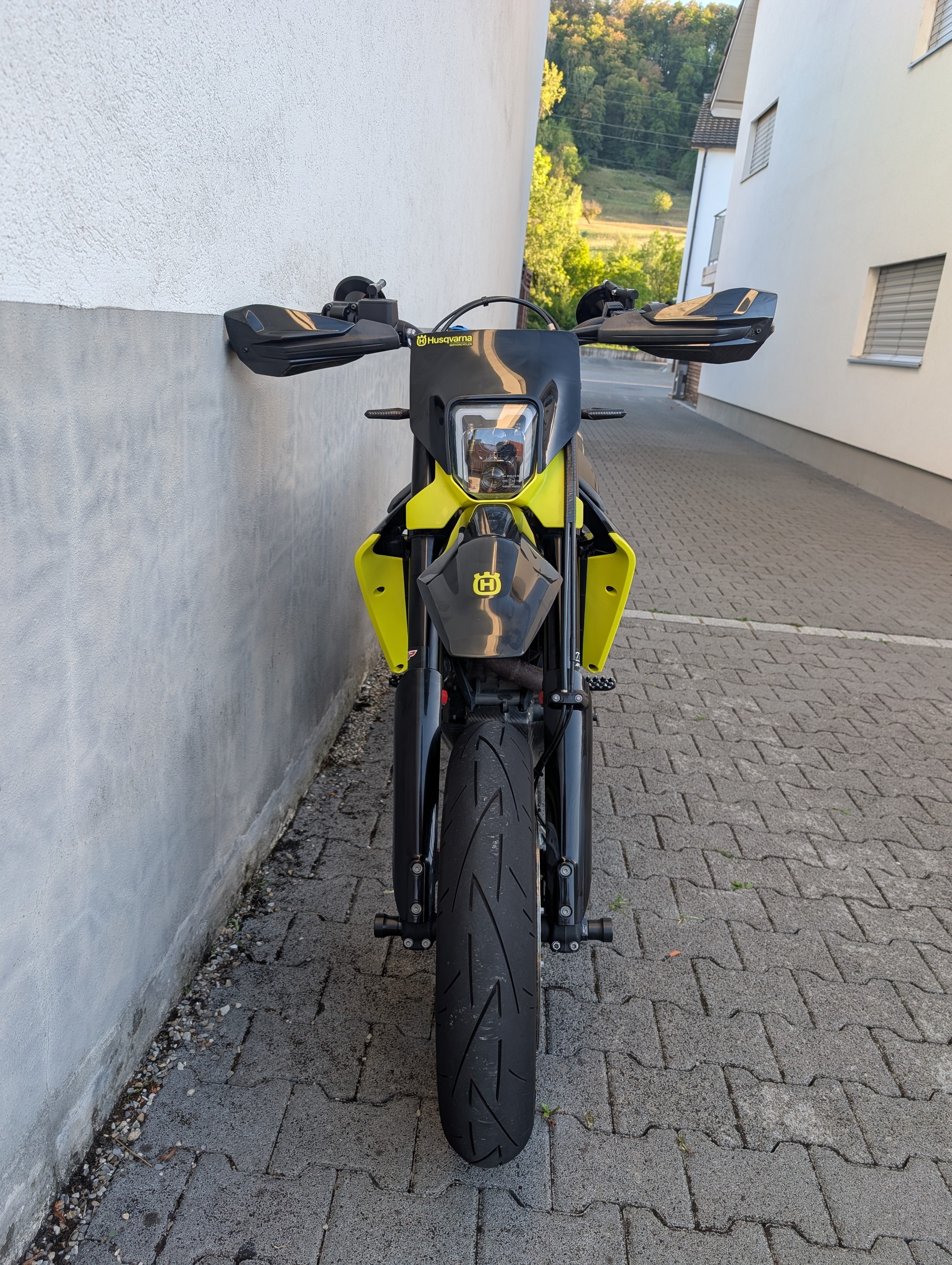 HUSQVARNA 701 Supermoto-image-2
