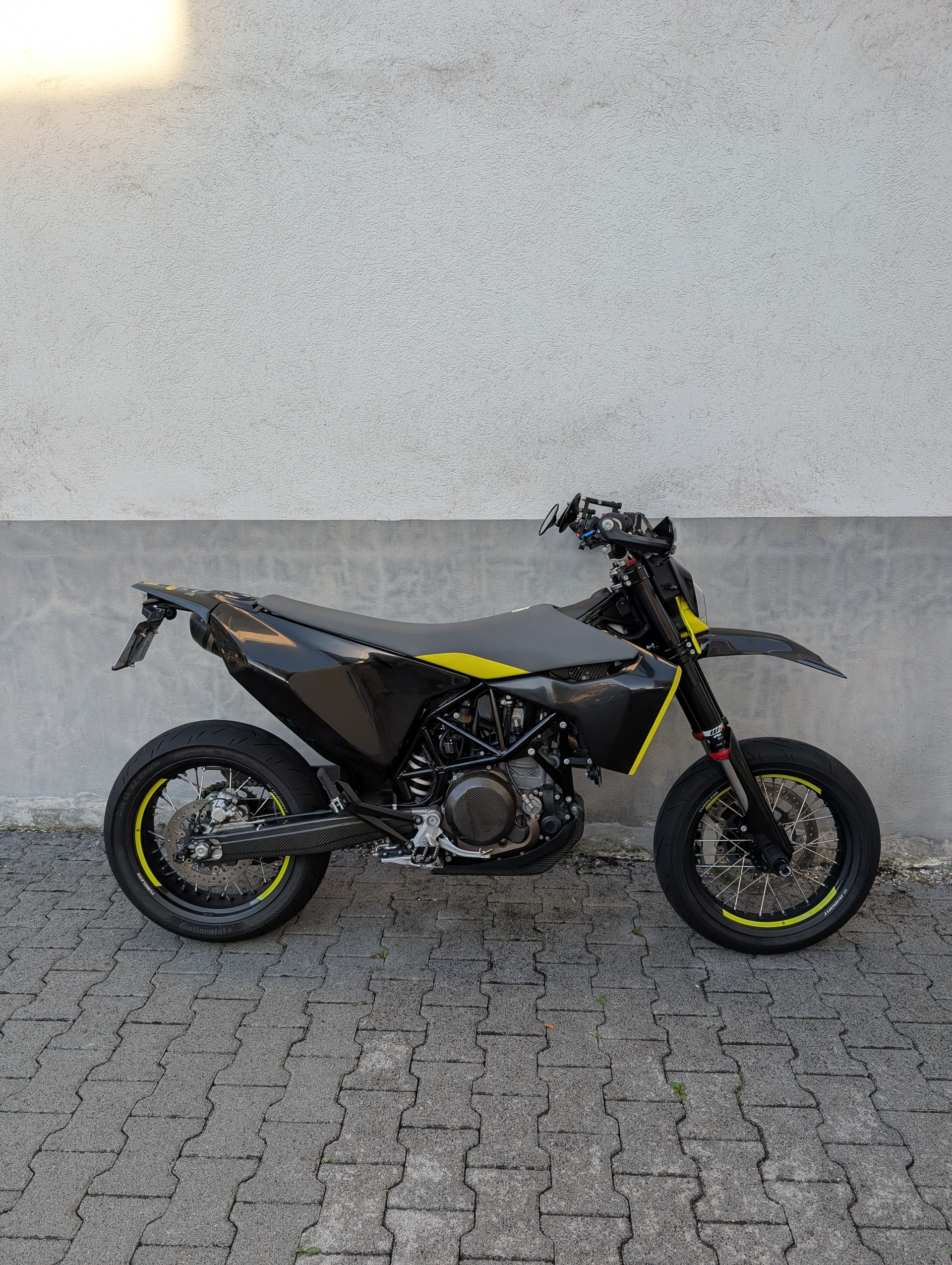 HUSQVARNA 701 Supermoto-image-1