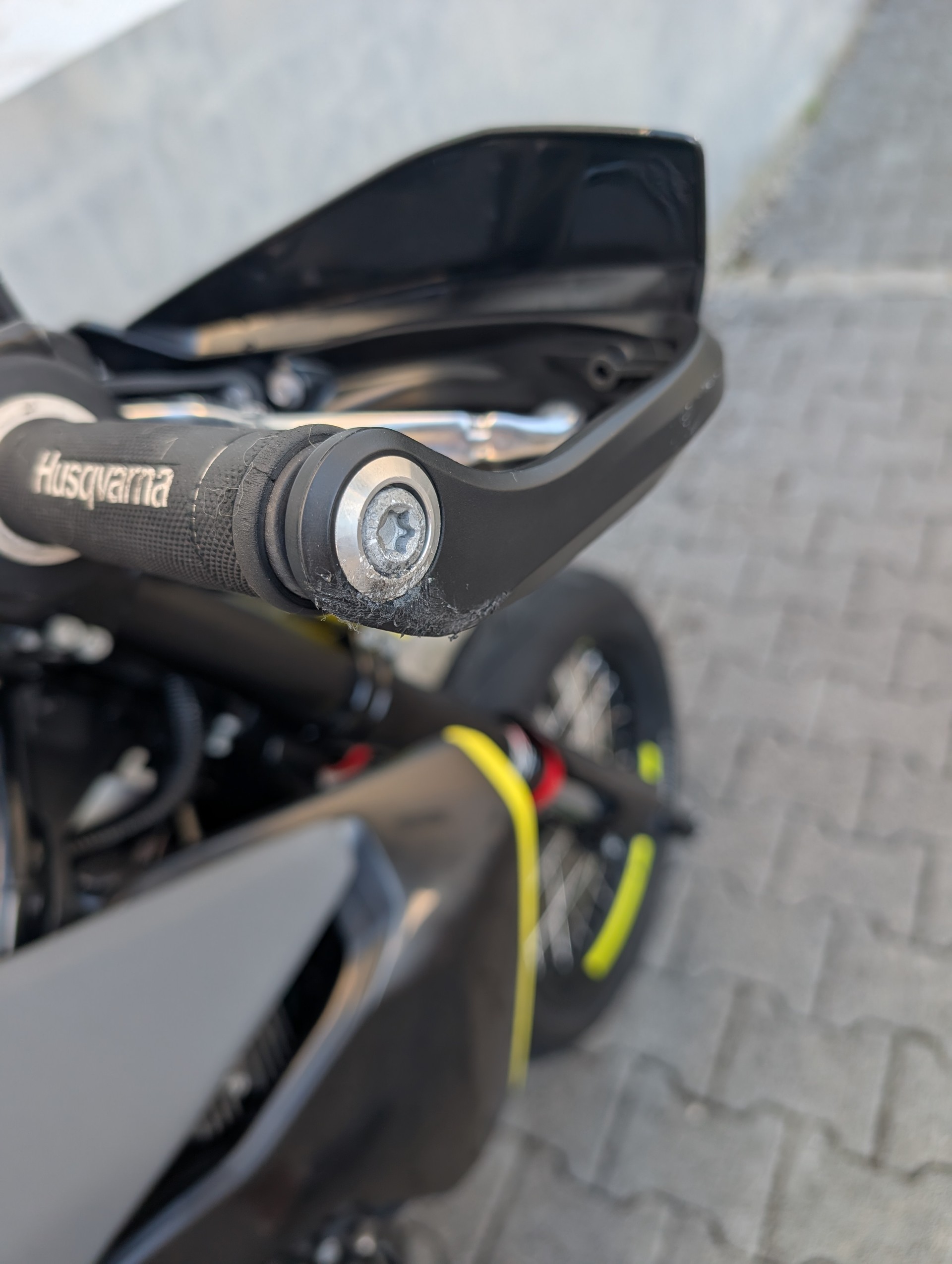 HUSQVARNA 701 Supermoto-image-3
