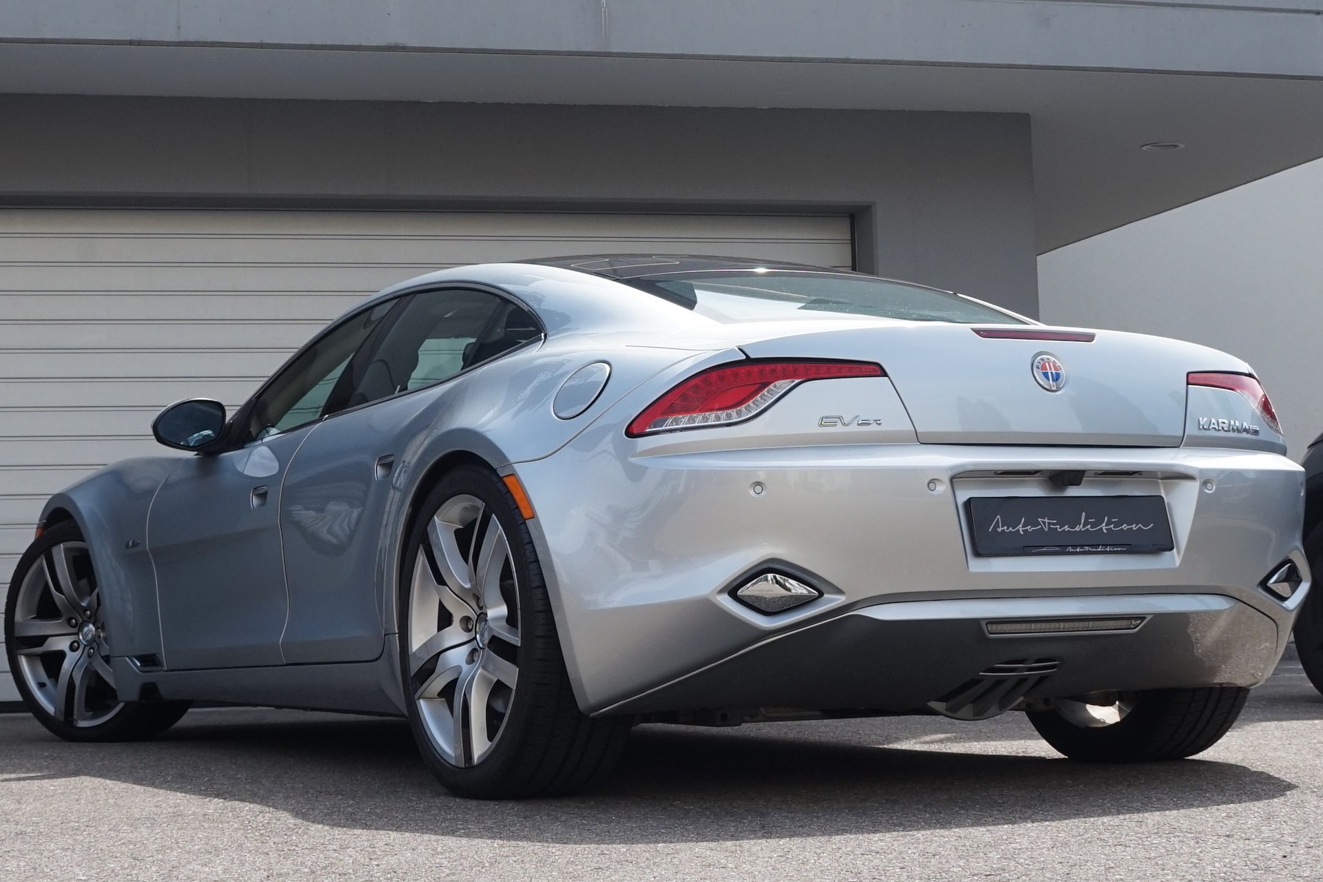 FISKER Karma Sport-showroom-element-3