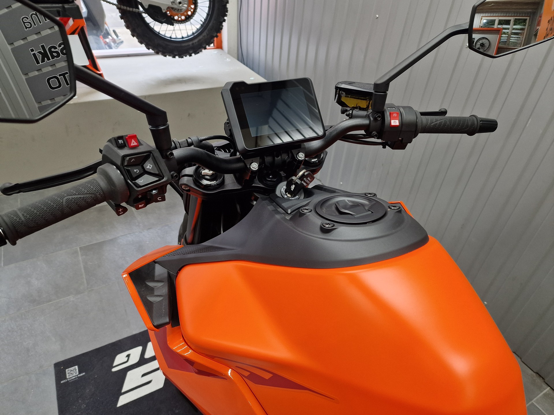 KTM 990 Duke-image-9