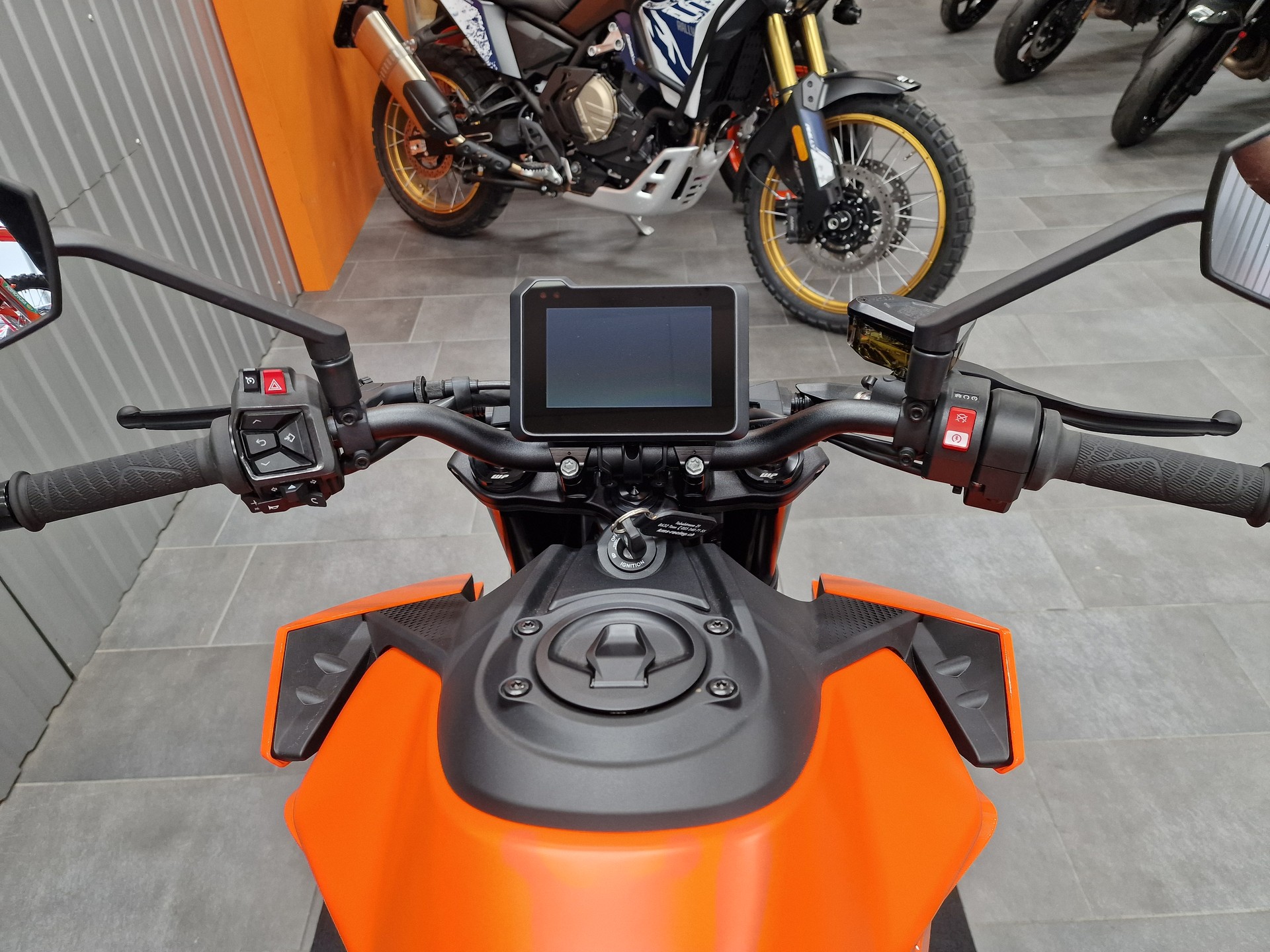 KTM 990 Duke-image-3
