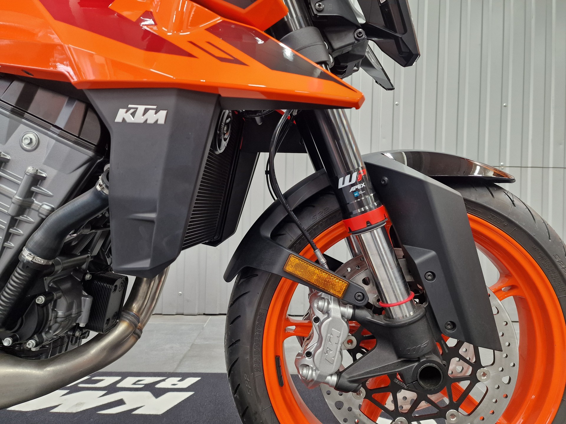 KTM 990 Duke-image-5