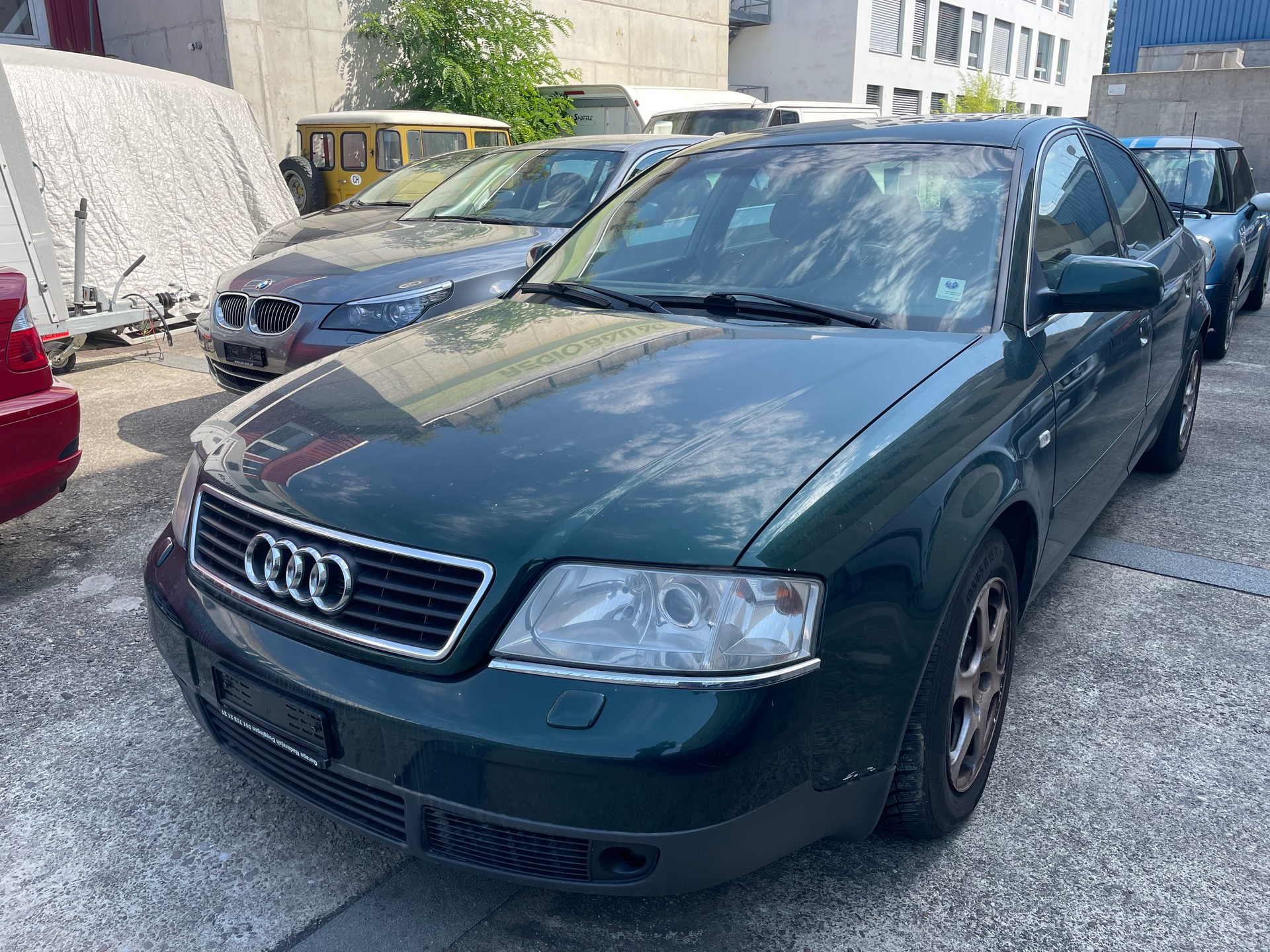 AUDI A6-showroom-element-1