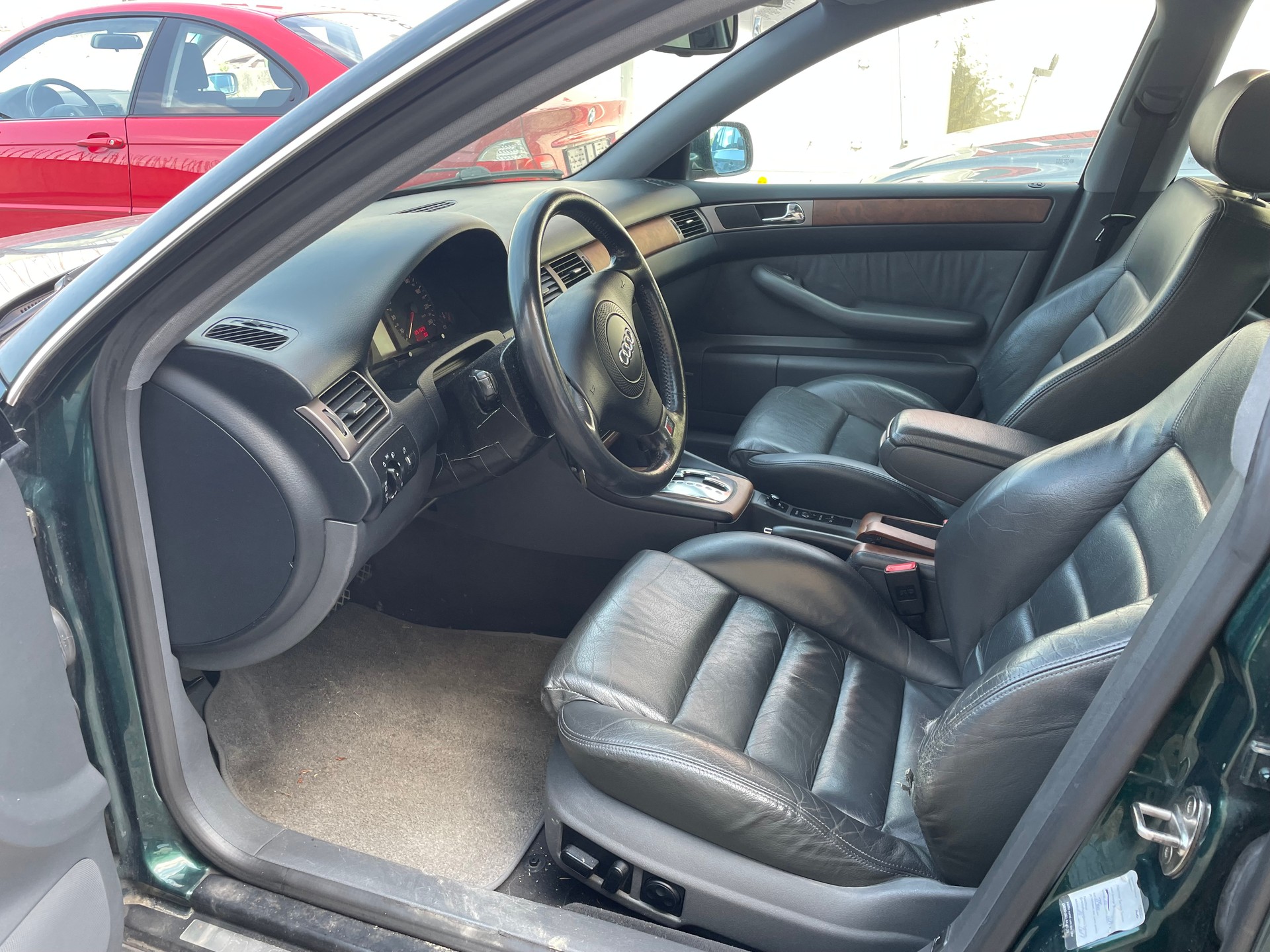 AUDI A6-showroom-element-2