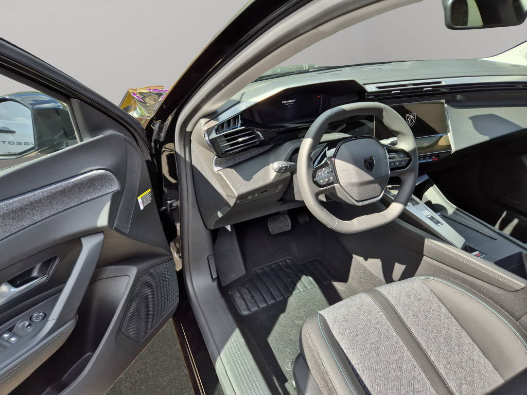 PEUGEOT 408 1.6 PHEV 180 Allure-image-4