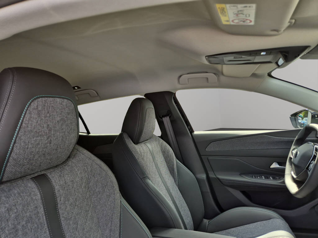 PEUGEOT 408 1.6 PHEV 180 Allure-image-8
