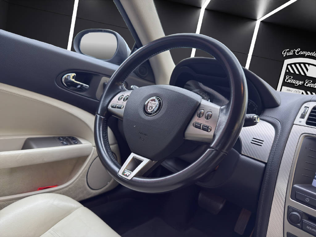 JAGUAR XKR 4.2 V8 SC Automatic-image-11